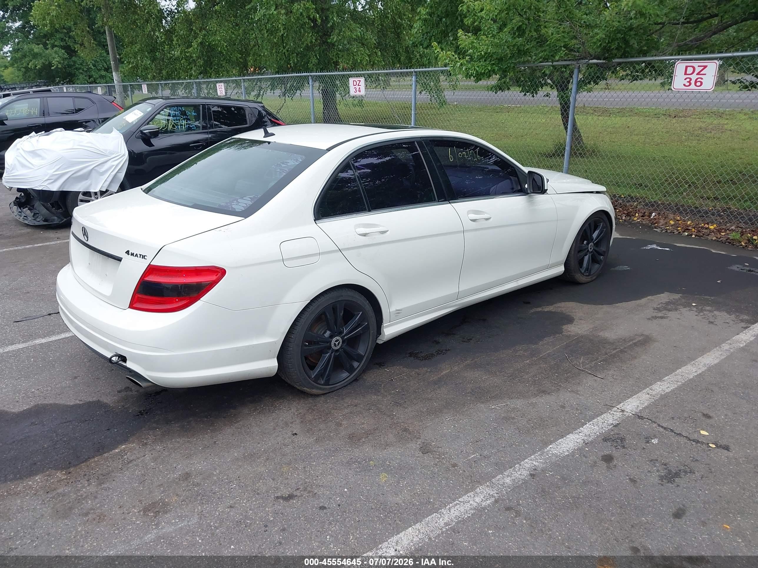 2009 Mercedes-benz C 300 Luxury 4matic/sport 4matic White vin: WDDGF81XX9F267248