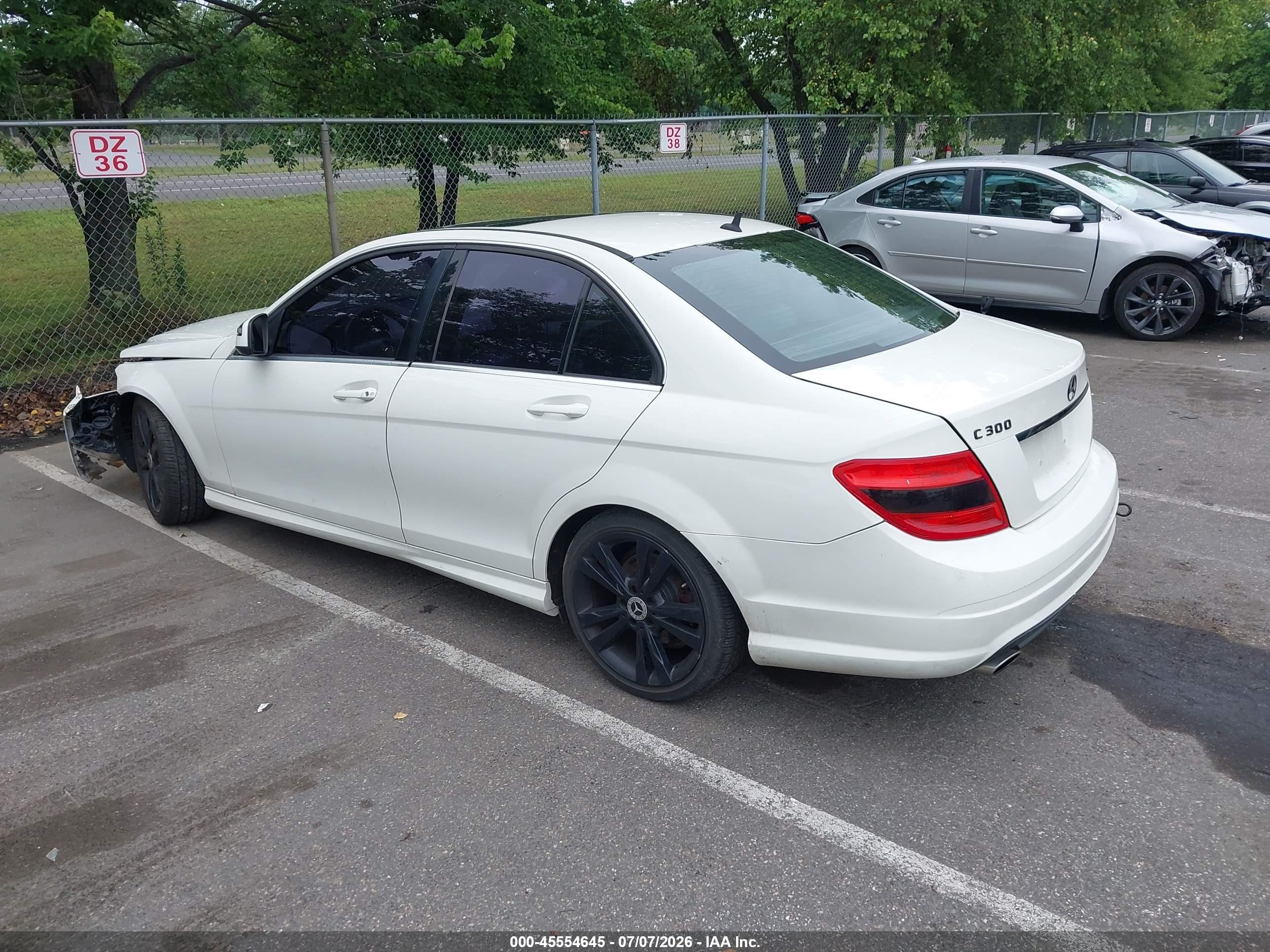 2009 Mercedes-benz C 300 Luxury 4matic/sport 4matic White vin: WDDGF81XX9F267248
