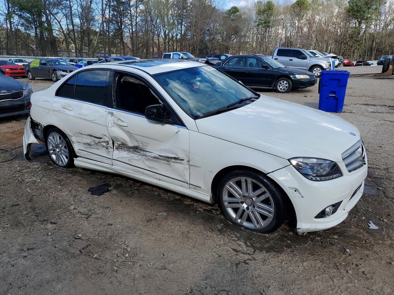2009 Mercedes-benz C 300 4matic White vin: WDDGF81XX9R063290