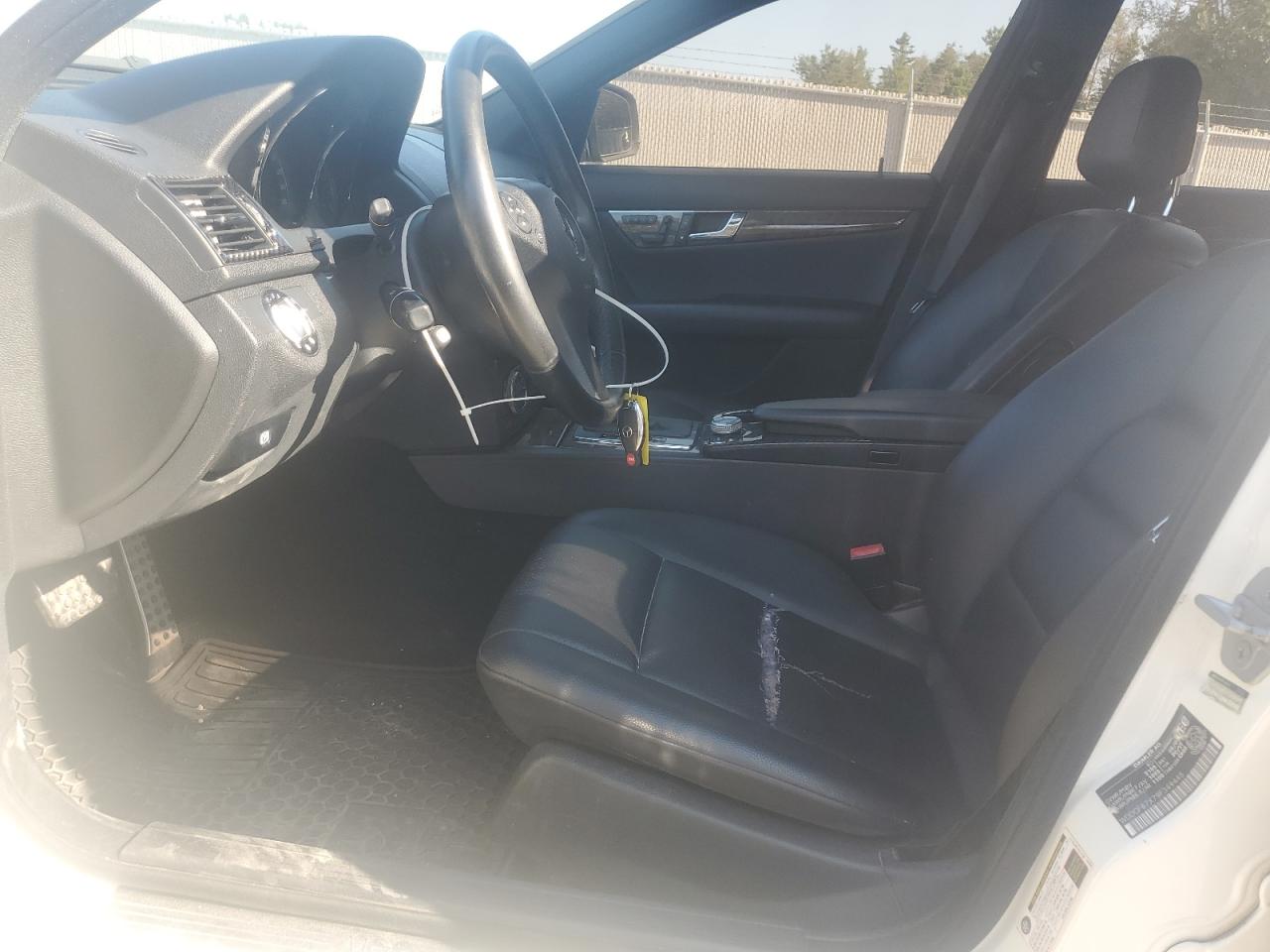 2009 Mercedes-benz C 350 4matic White vin: WDDGF87X79F349445