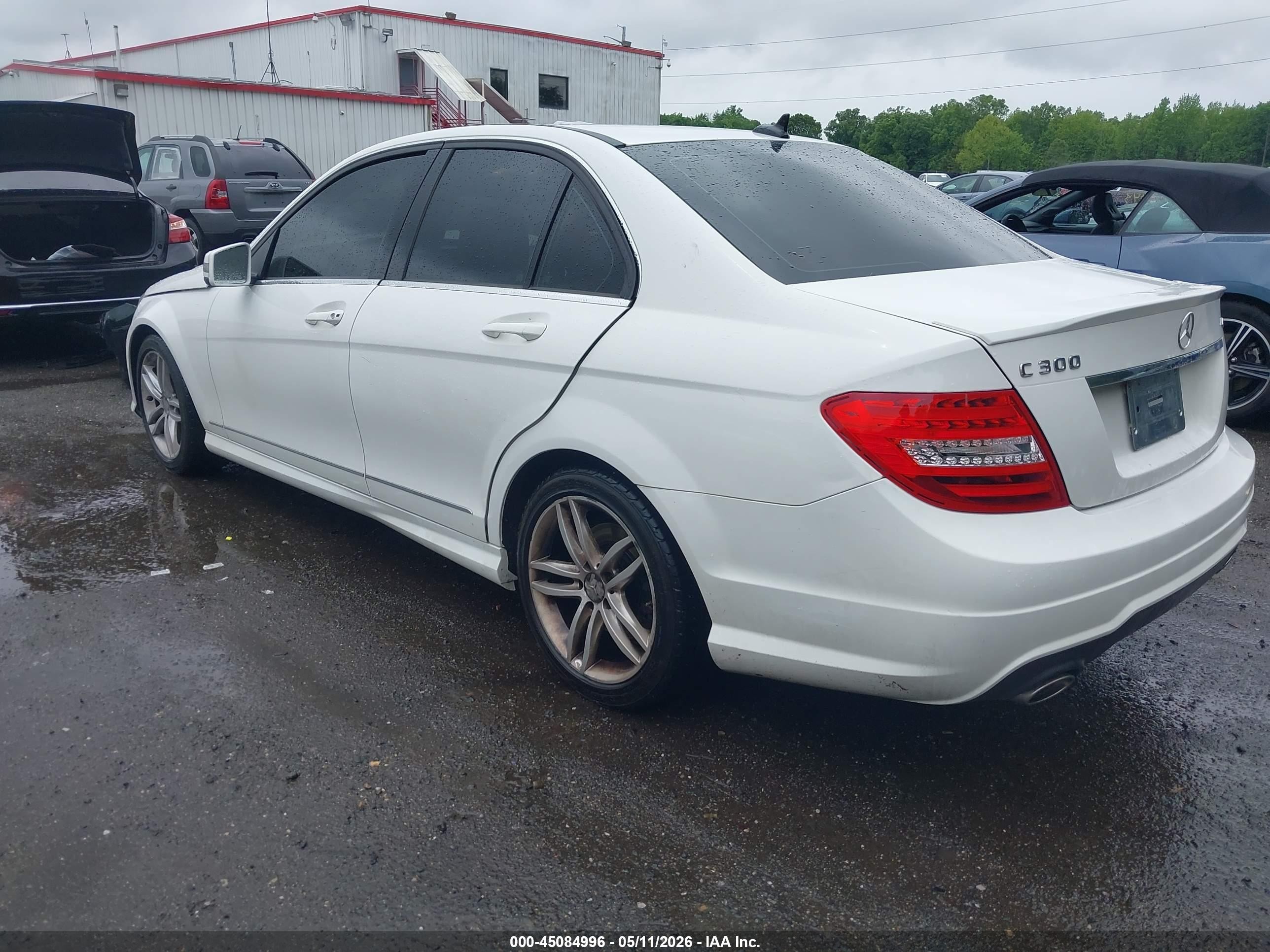 2013 Mercedes-benz C 300 Luxury 4matic/sport 4matic White vin: WDDGF8AB0DG143951