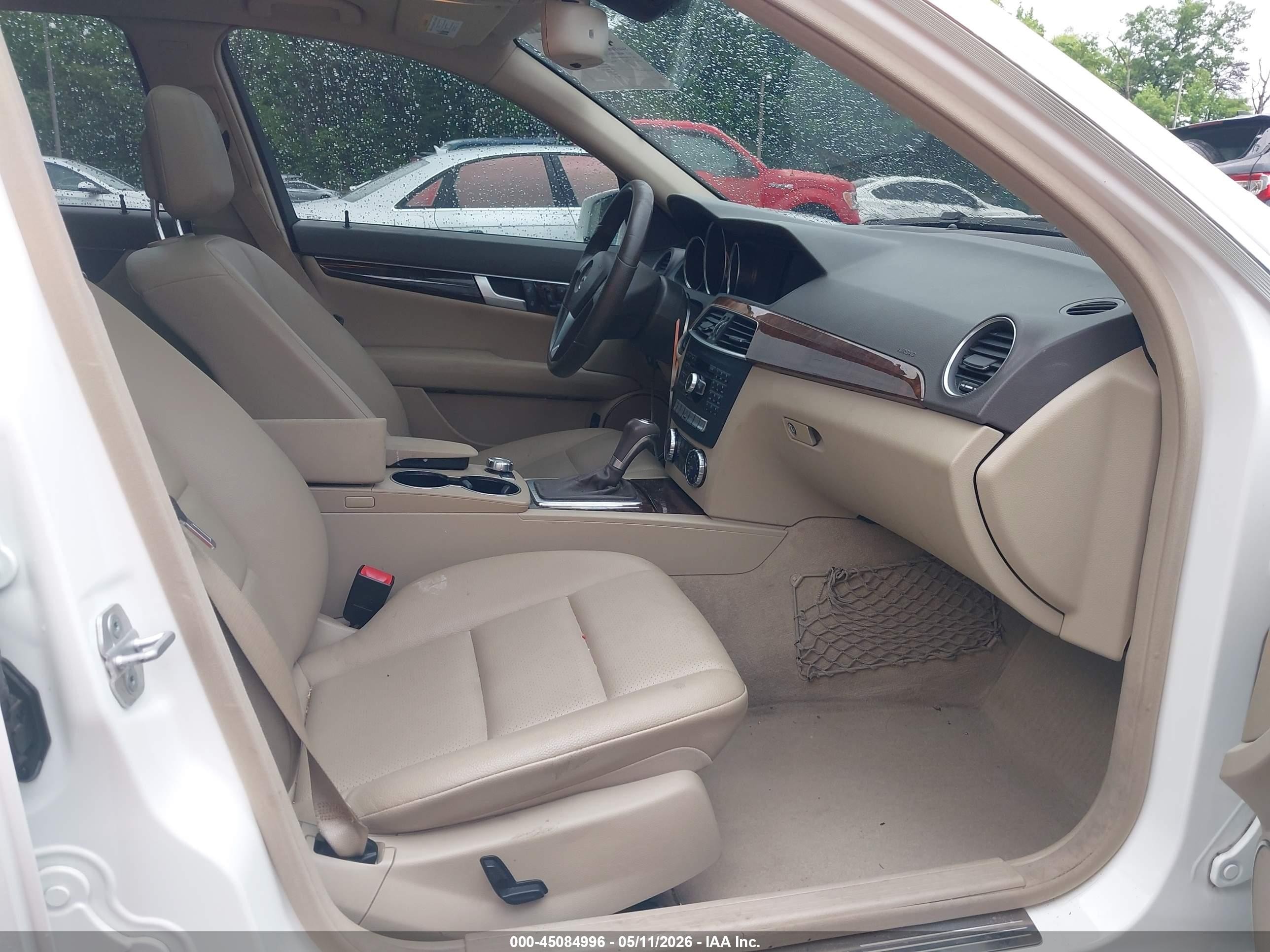 2013 Mercedes-benz C 300 Luxury 4matic/sport 4matic White vin: WDDGF8AB0DG143951