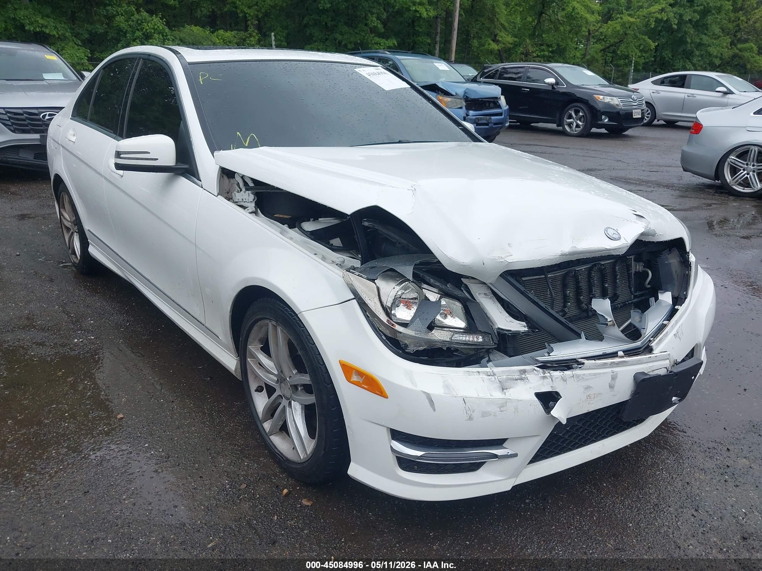 2013 Mercedes-benz C 300 Luxury 4matic/sport 4matic White vin: WDDGF8AB0DG143951