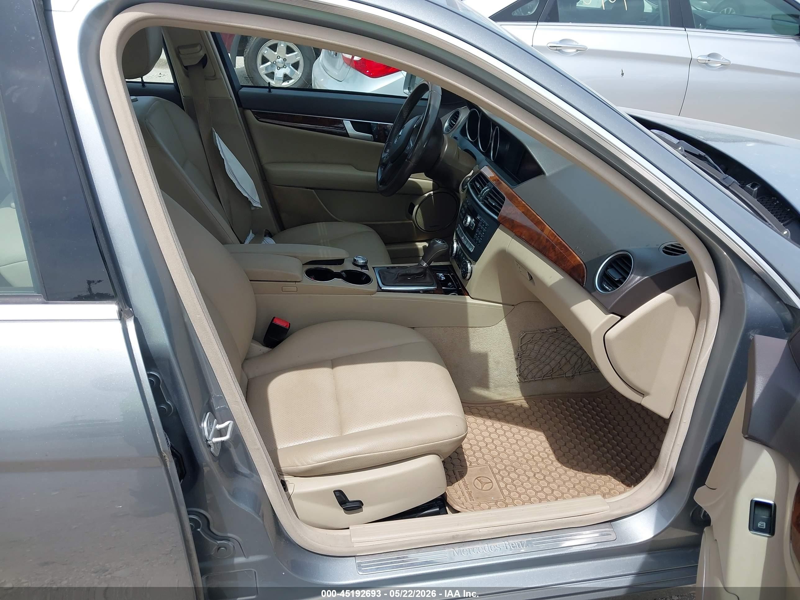 2013 Mercedes-benz C 300 Luxury 4matic Серый vin: WDDGF8AB0DR244346