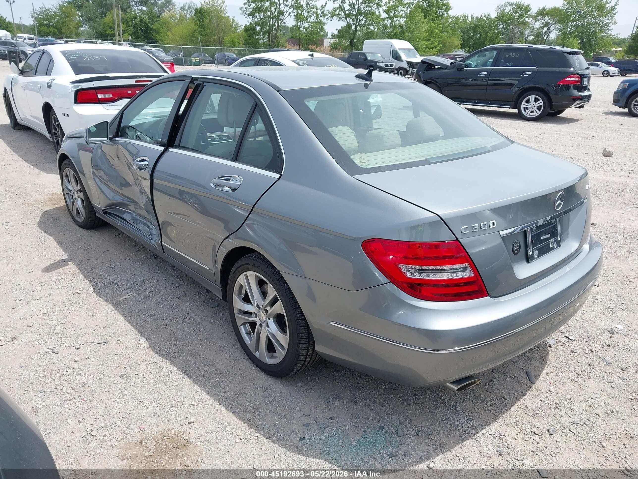 2013 Mercedes-benz C 300 Luxury 4matic Серый vin: WDDGF8AB0DR244346