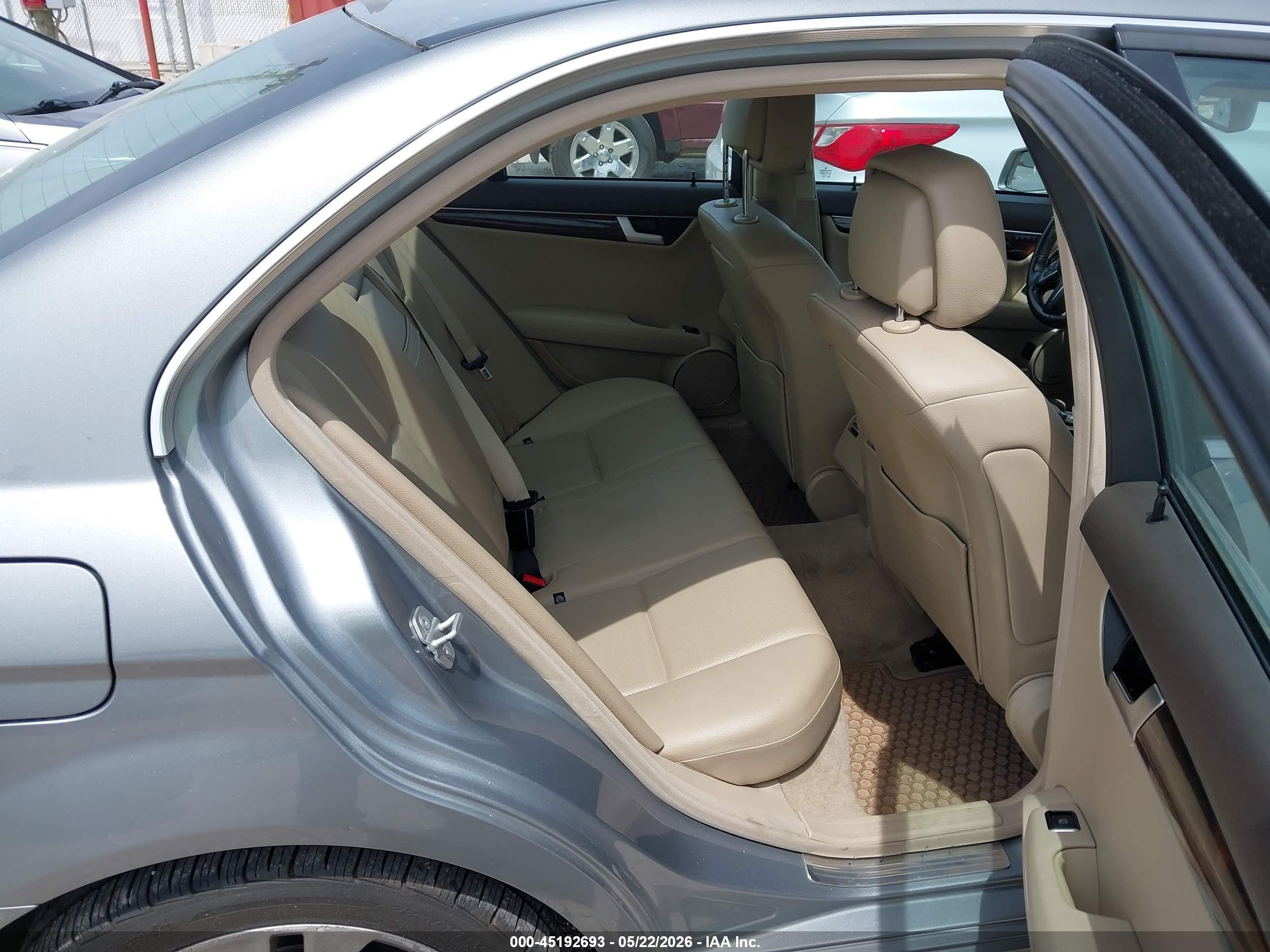 2013 Mercedes-benz C 300 Luxury 4matic Серый vin: WDDGF8AB0DR244346