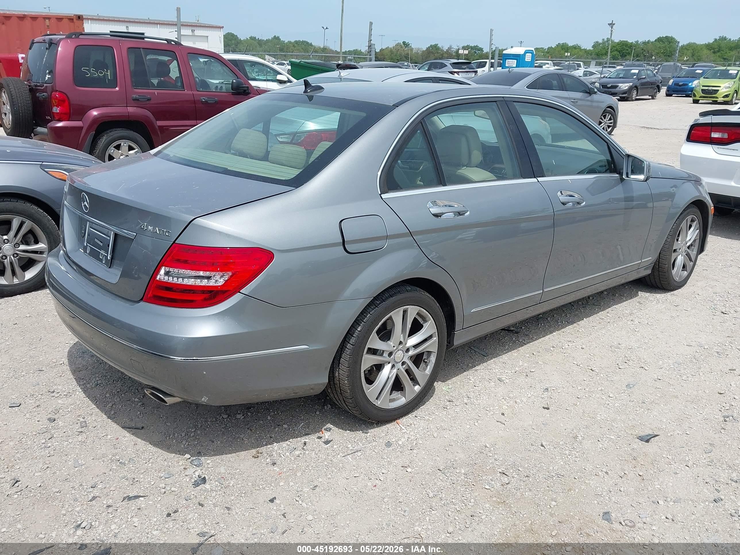 2013 Mercedes-benz C 300 Luxury 4matic Серый vin: WDDGF8AB0DR244346