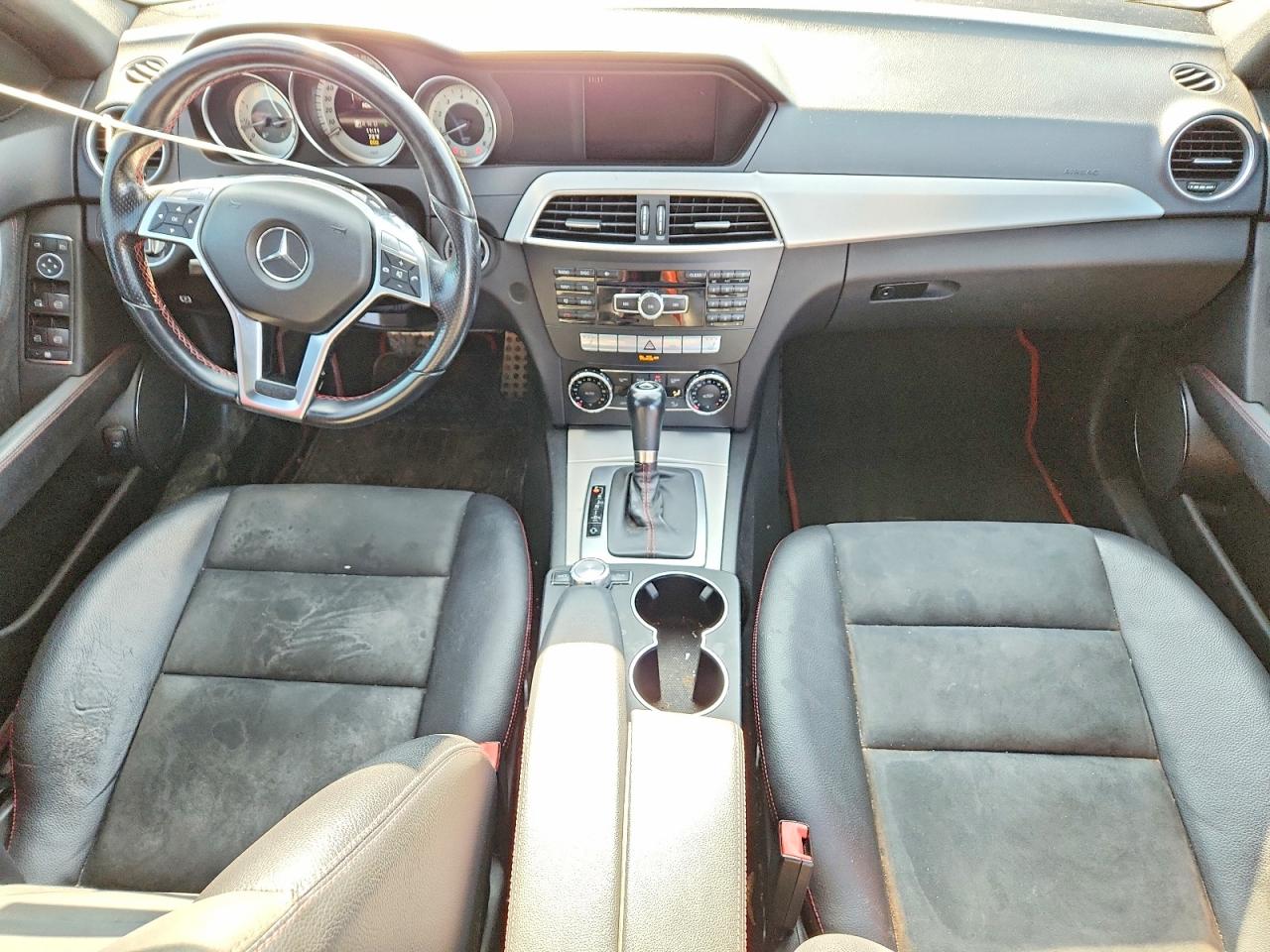 2013 Mercedes-benz C 300 4matic Белый vin: WDDGF8AB0DR253077