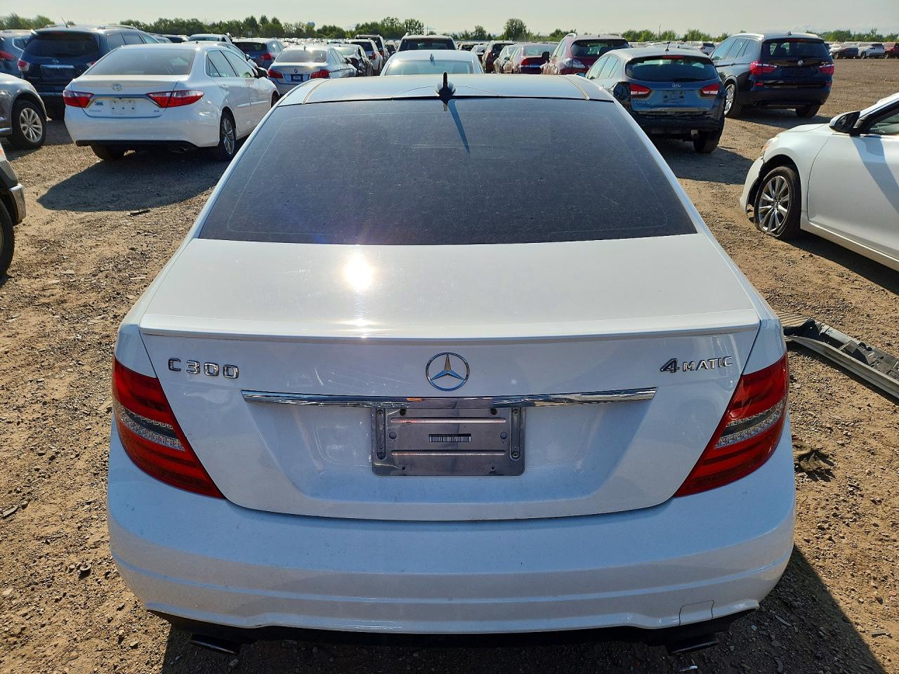 2013 Mercedes-benz C 300 4matic Белый vin: WDDGF8AB0DR253077