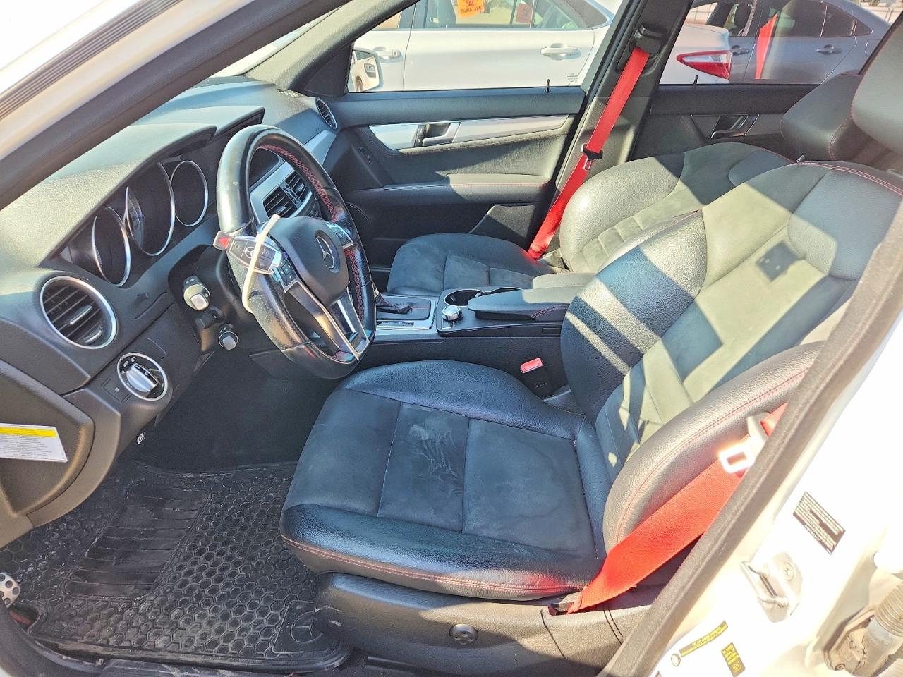 2013 Mercedes-benz C 300 4matic Белый vin: WDDGF8AB0DR253077