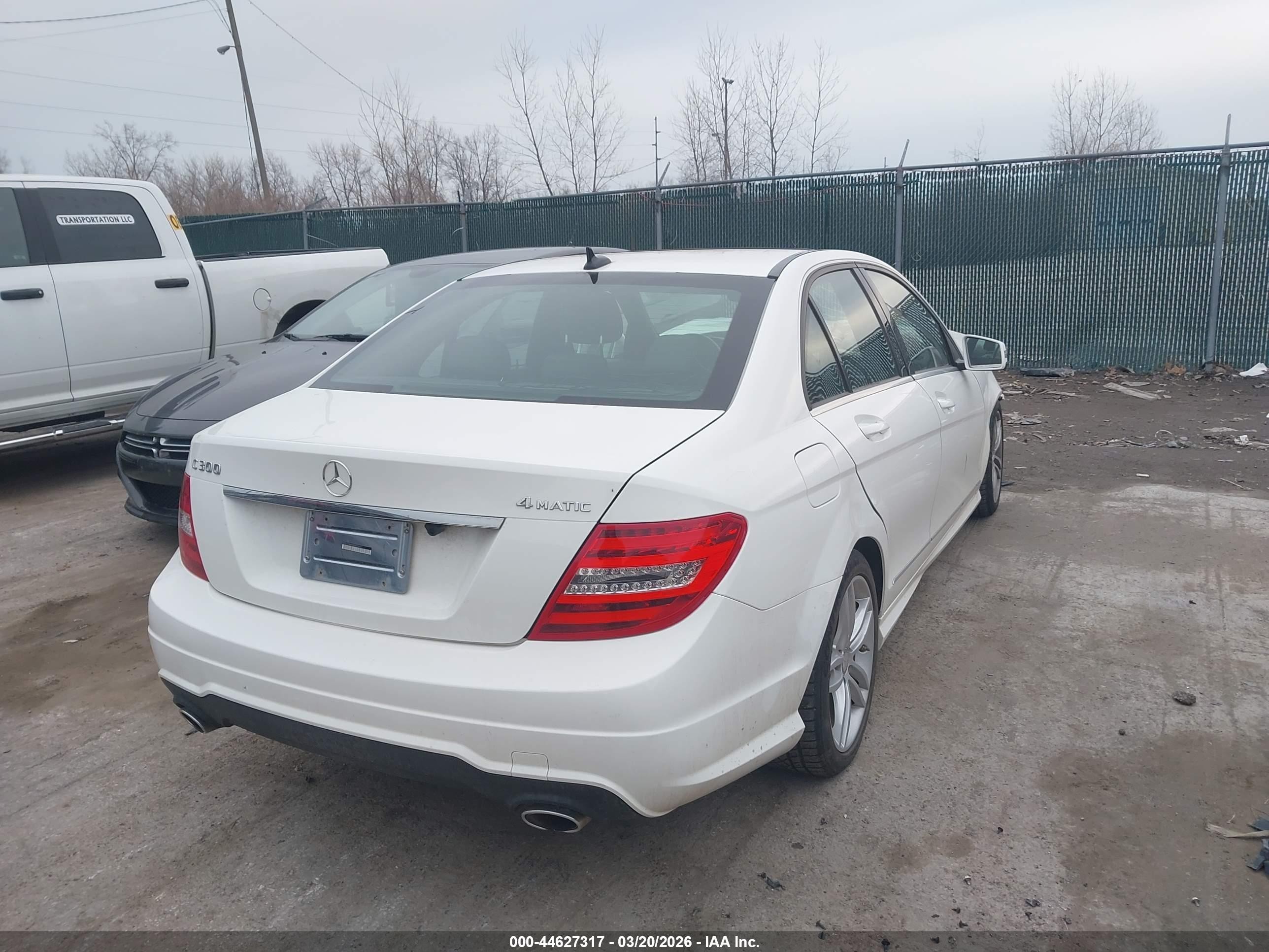 2013 Mercedes-benz C 300 Sport 4matic White vin: WDDGF8AB0DR253631