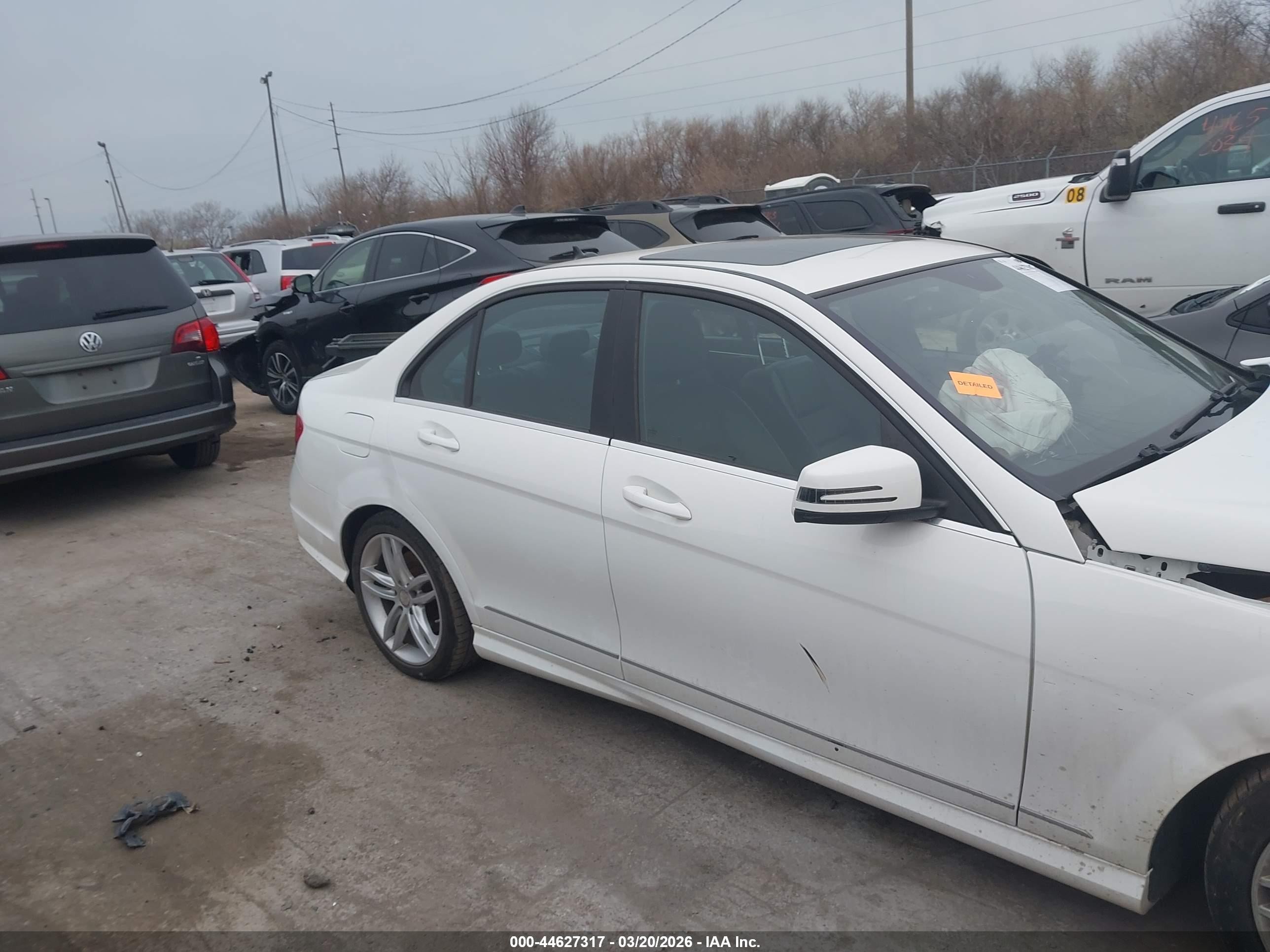 2013 Mercedes-benz C 300 Sport 4matic White vin: WDDGF8AB0DR253631