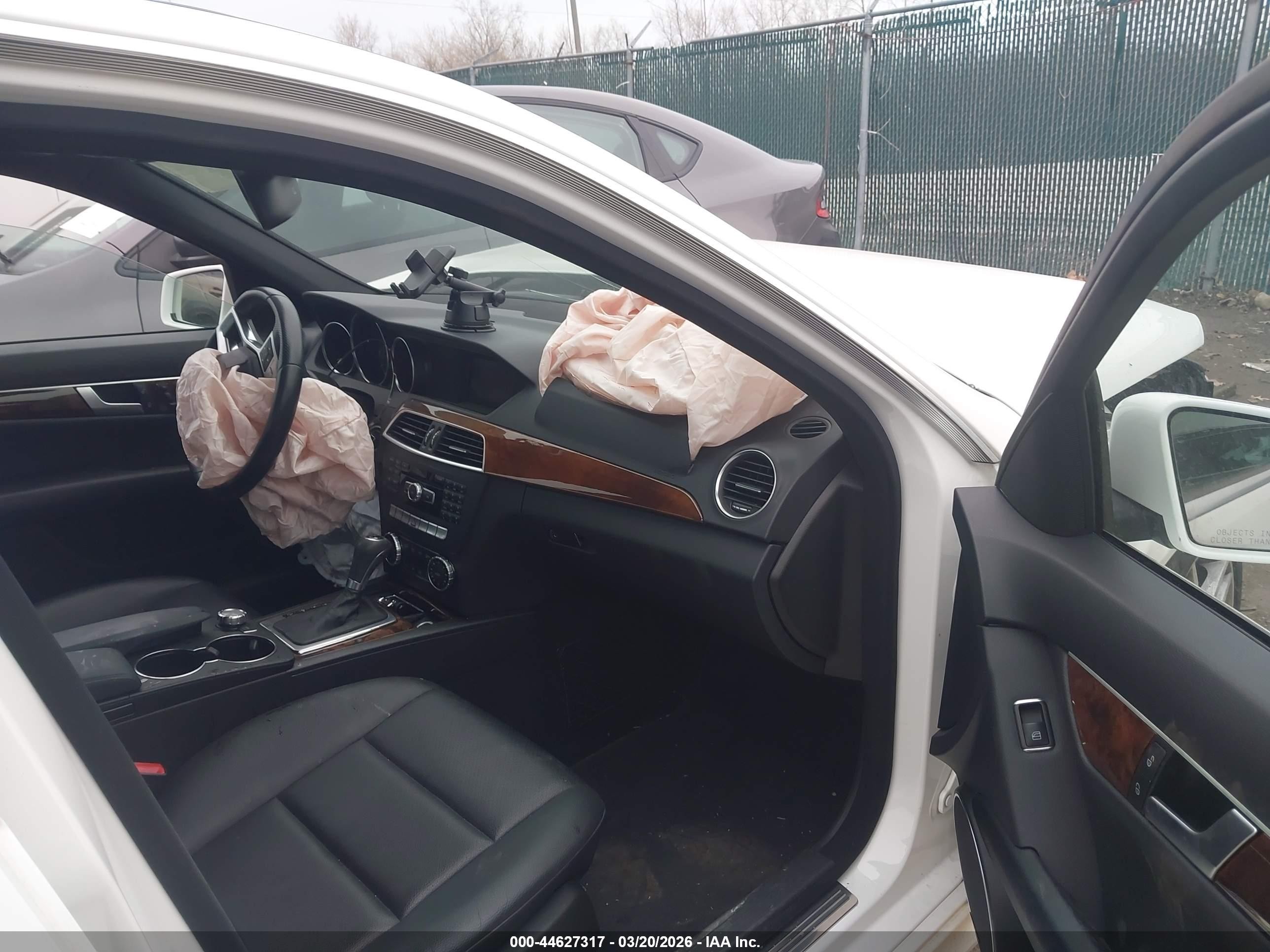 2013 Mercedes-benz C 300 Sport 4matic White vin: WDDGF8AB0DR253631