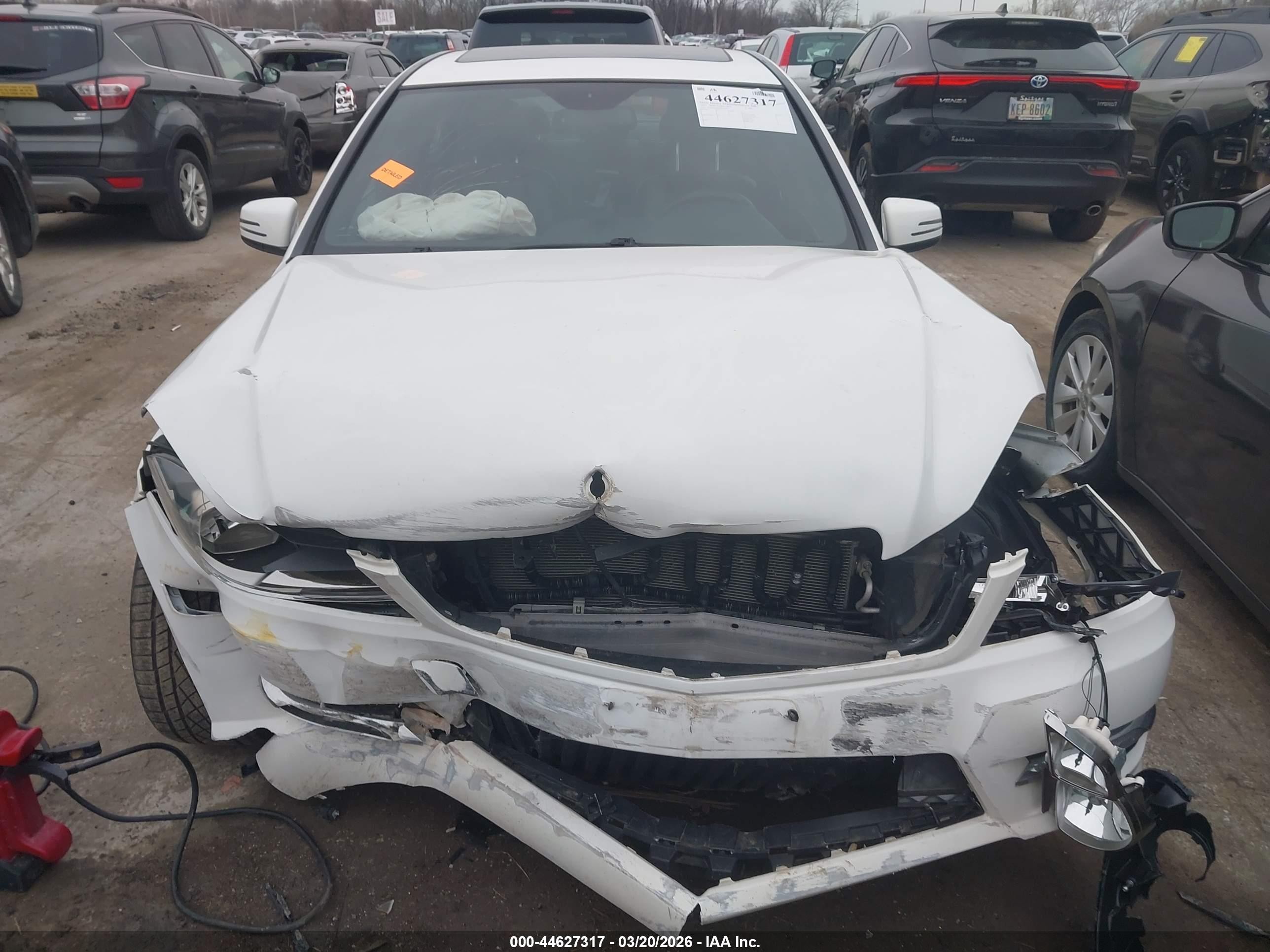 2013 Mercedes-benz C 300 Sport 4matic White vin: WDDGF8AB0DR253631