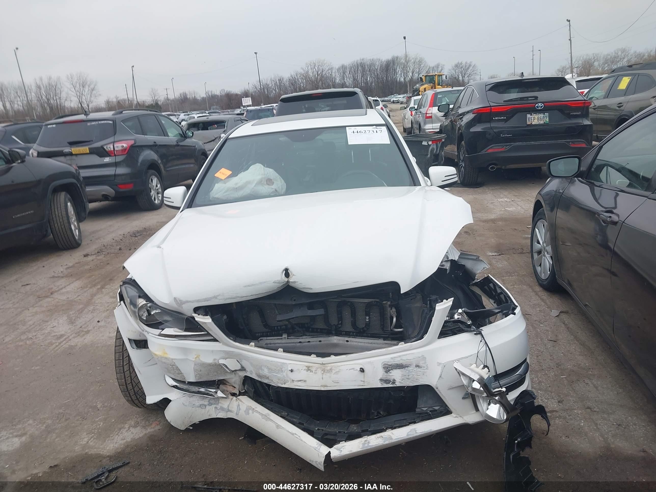 2013 Mercedes-benz C 300 Sport 4matic White vin: WDDGF8AB0DR253631