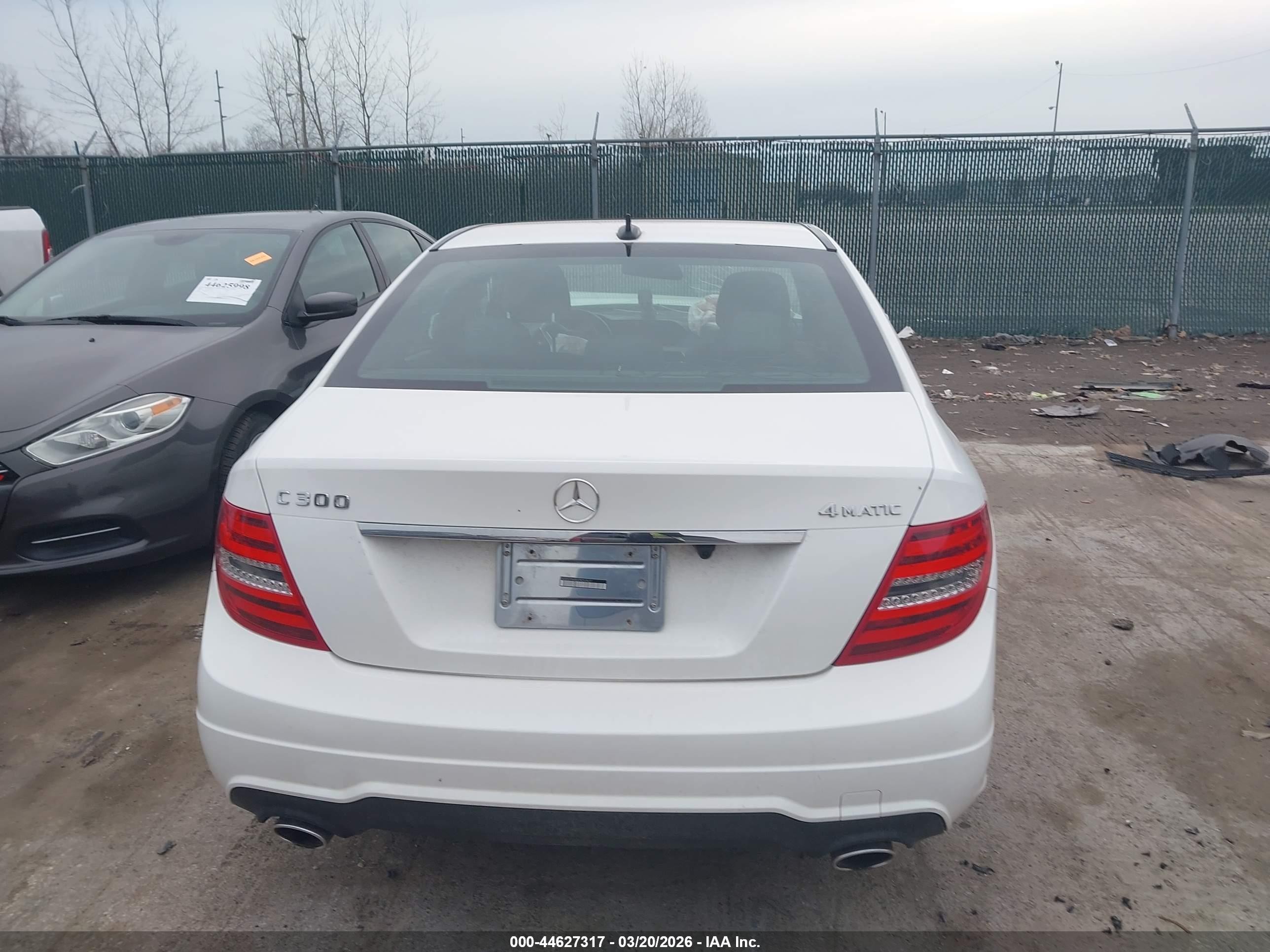 2013 Mercedes-benz C 300 Sport 4matic White vin: WDDGF8AB0DR253631