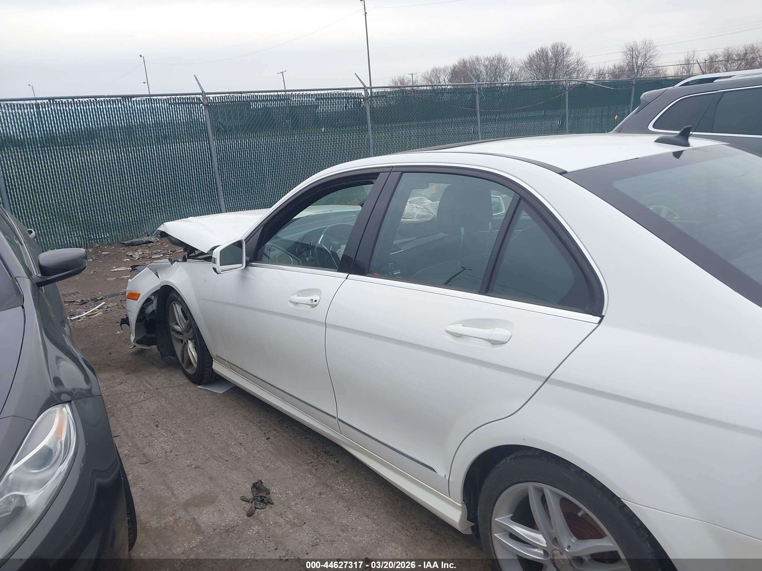 2013 Mercedes-benz C 300 Sport 4matic White vin: WDDGF8AB0DR253631