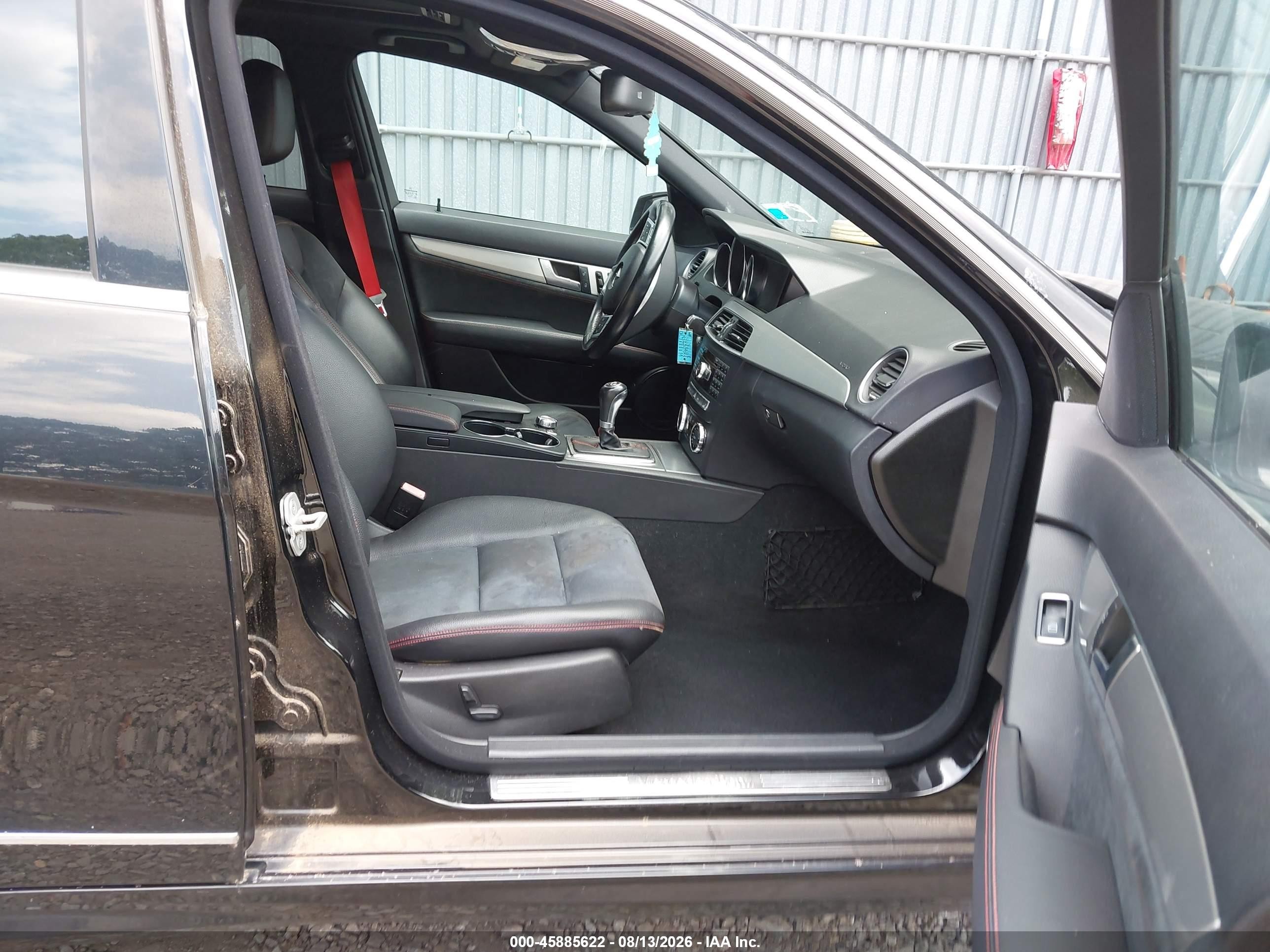 2013 Mercedes-benz C 300 Sport 4matic Черный vin: WDDGF8AB0DR269196