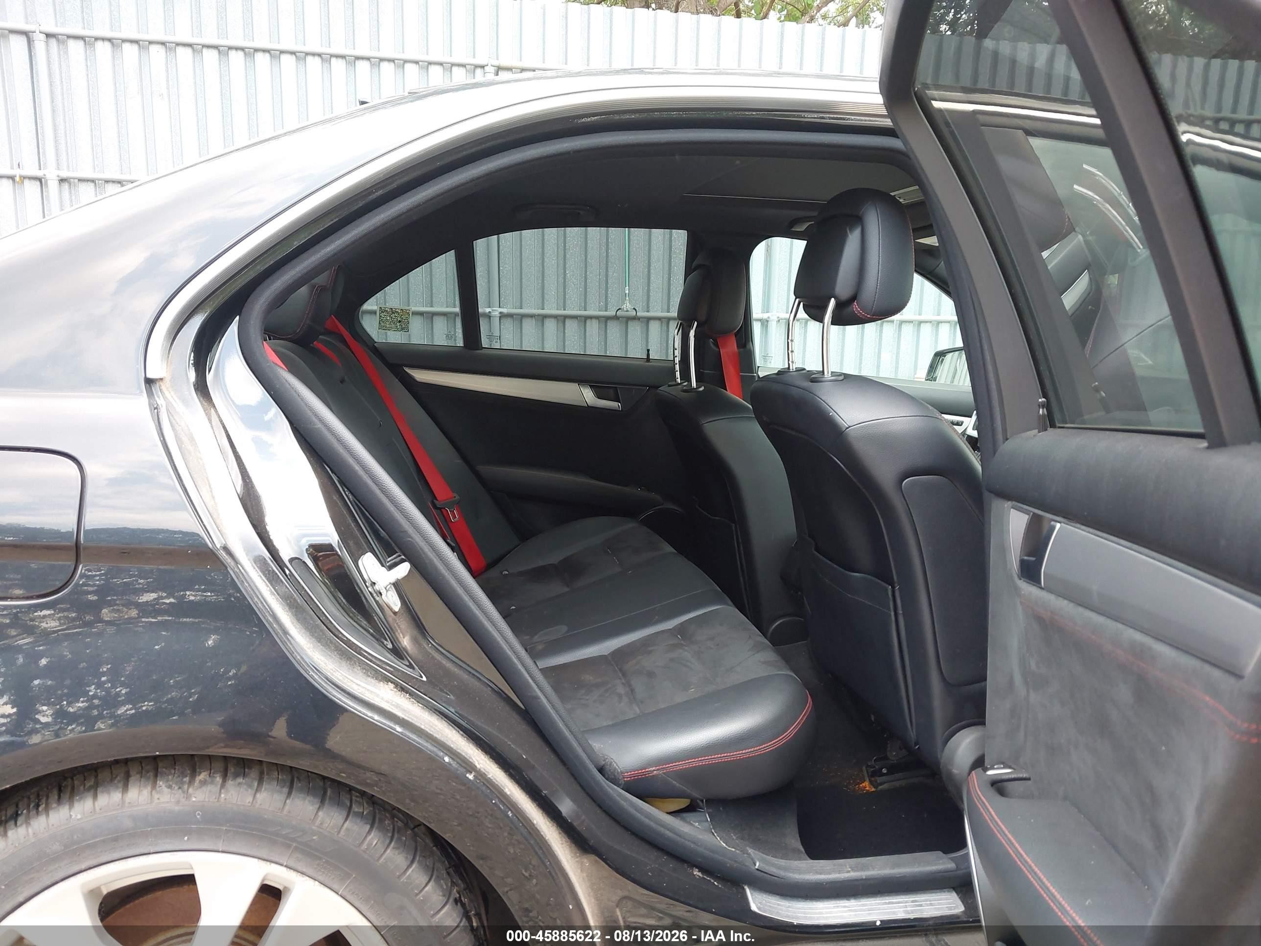 2013 Mercedes-benz C 300 Sport 4matic Черный vin: WDDGF8AB0DR269196