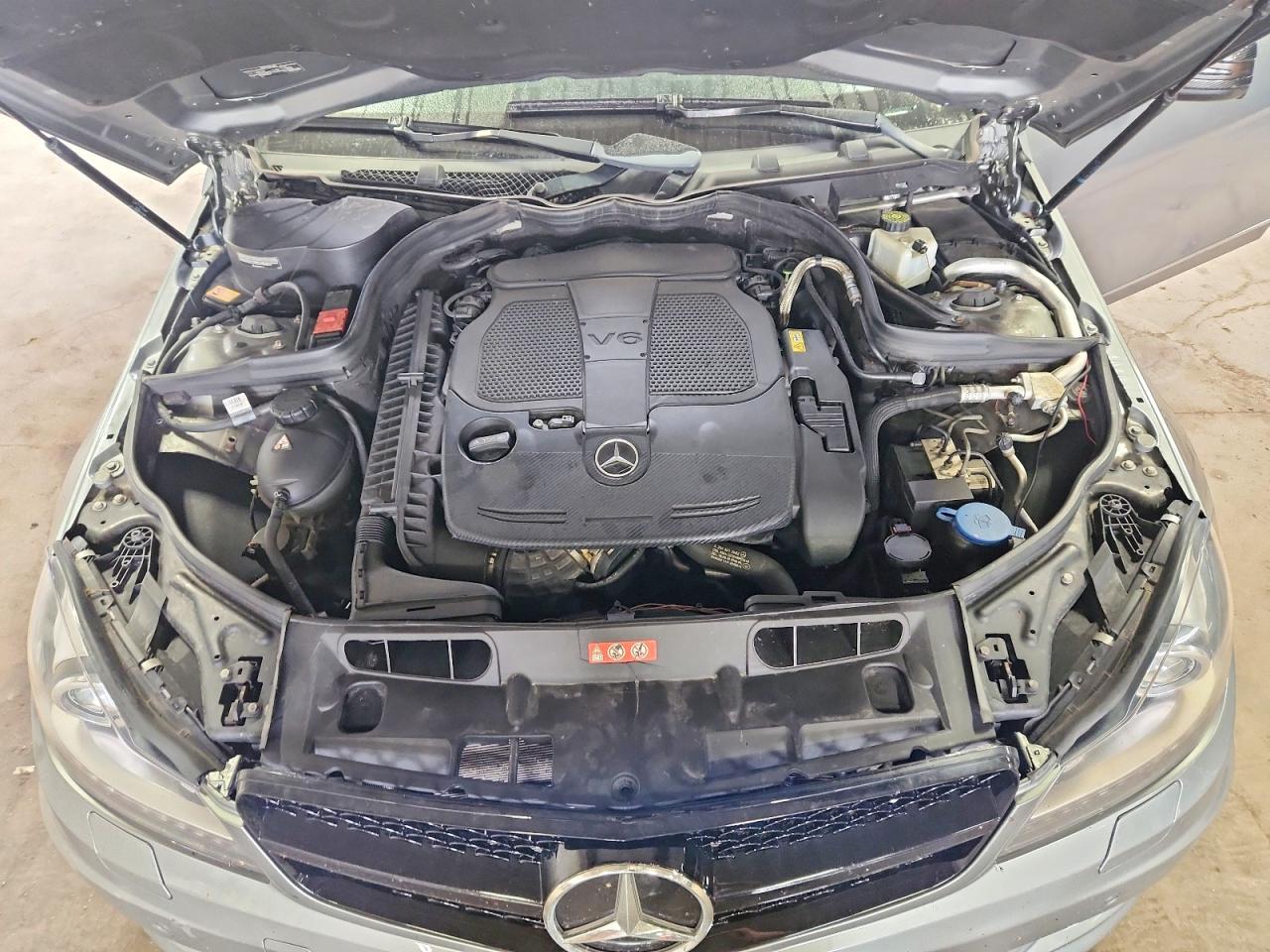 2013 Mercedes-benz C 300 4matic Silver vin: WDDGF8AB0DR270655