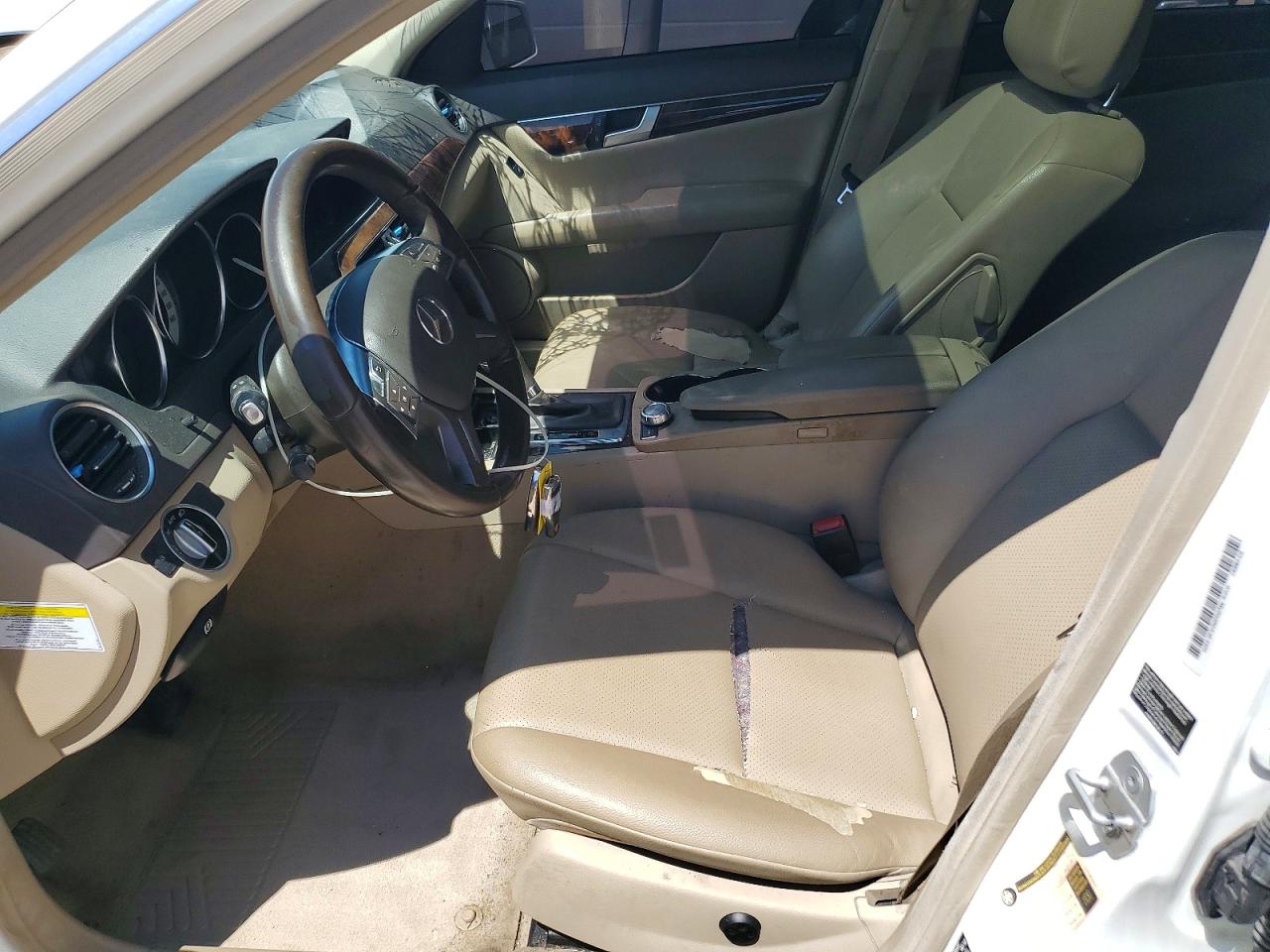2013 Mercedes-benz C 300 4matic Белый vin: WDDGF8AB0DR283602