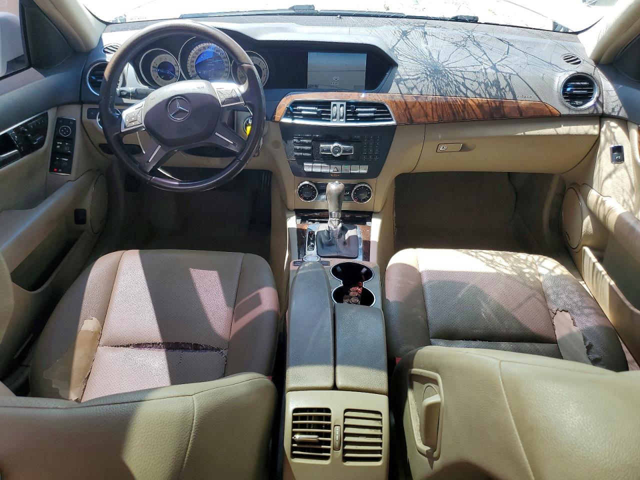 2013 Mercedes-benz C 300 4matic Белый vin: WDDGF8AB0DR283602