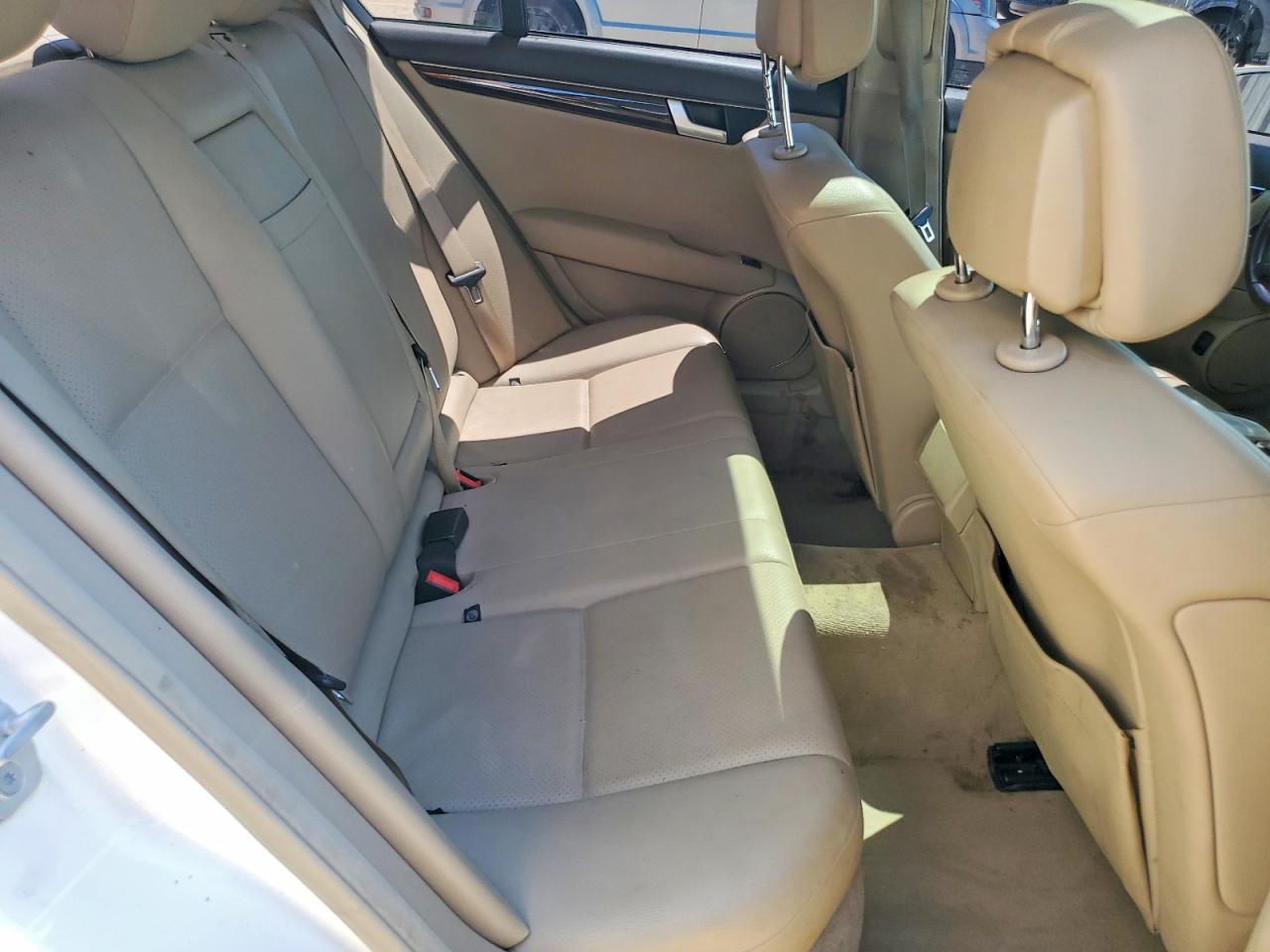 2013 Mercedes-benz C 300 4matic Белый vin: WDDGF8AB0DR283602