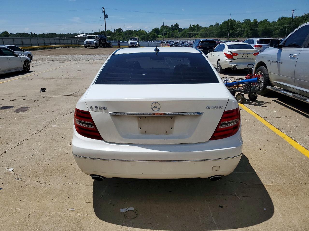 2013 Mercedes-benz C 300 4matic Белый vin: WDDGF8AB0DR283602