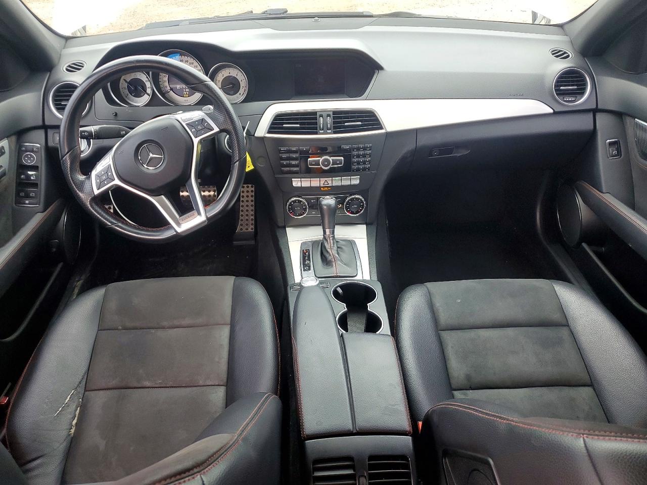 2013 Mercedes-benz C 300 4matic Белый vin: WDDGF8AB0DR287553