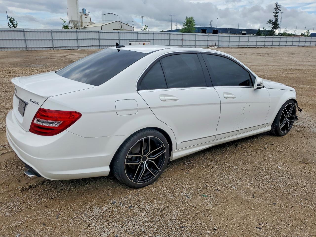 2013 Mercedes-benz C 300 4matic Белый vin: WDDGF8AB0DR287553