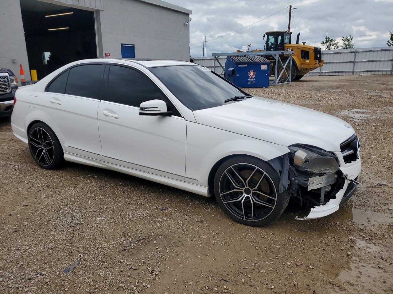 2013 Mercedes-benz C 300 4matic Белый vin: WDDGF8AB0DR287553