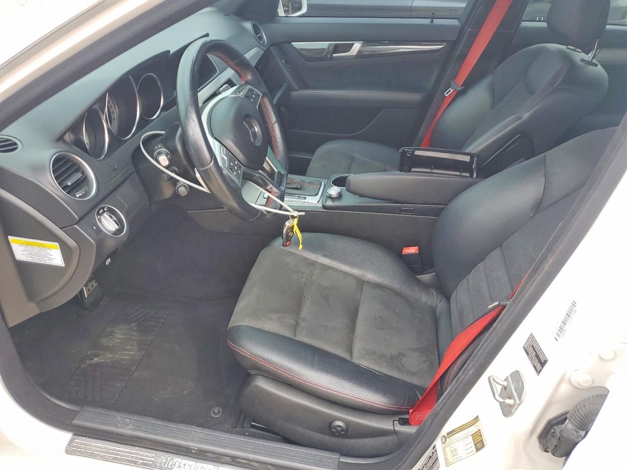 2013 Mercedes-benz C 300 4matic Белый vin: WDDGF8AB0DR287553