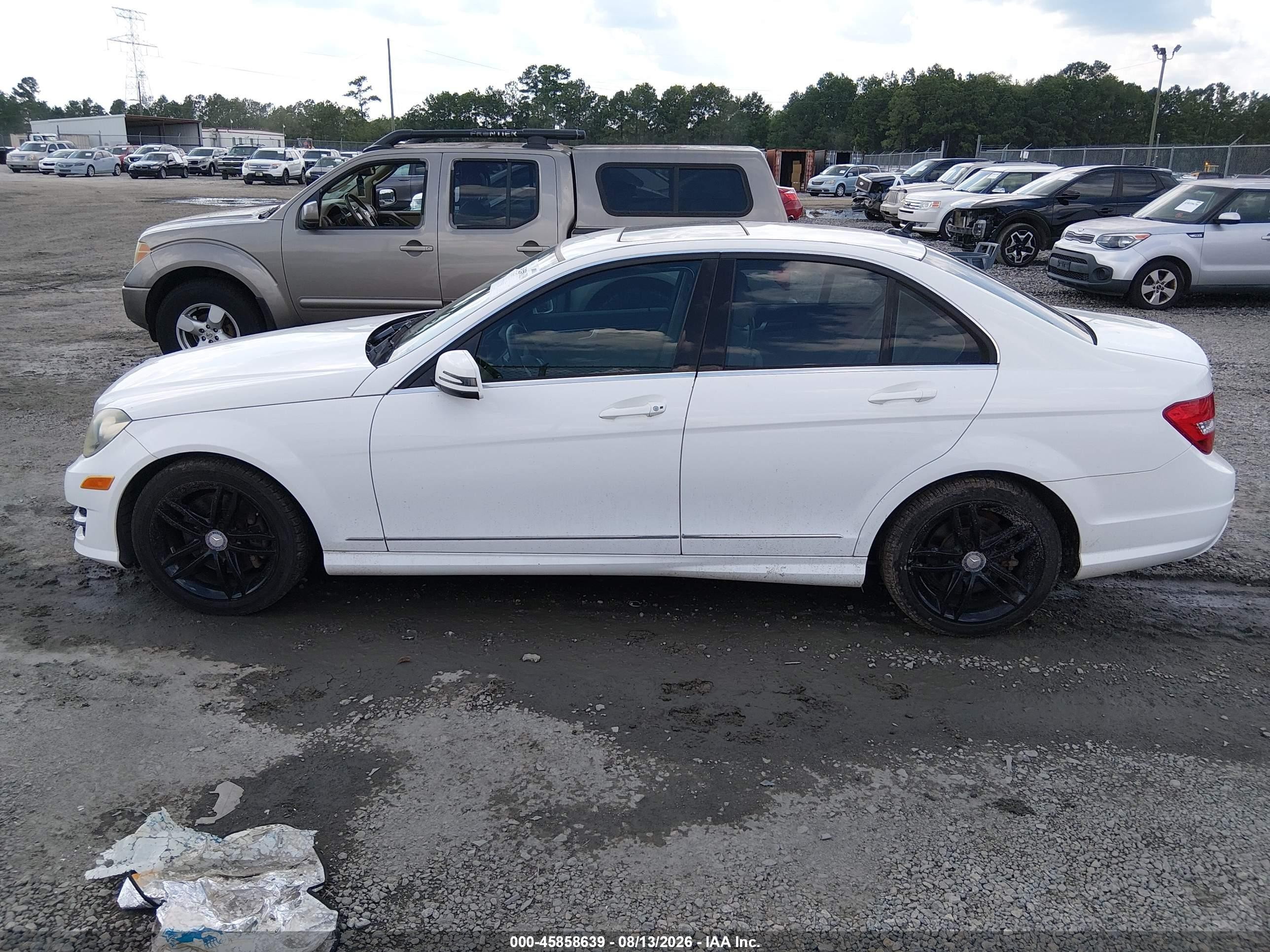 2013 Mercedes-benz C 300 Sport 4matic White vin: WDDGF8AB0DR298553