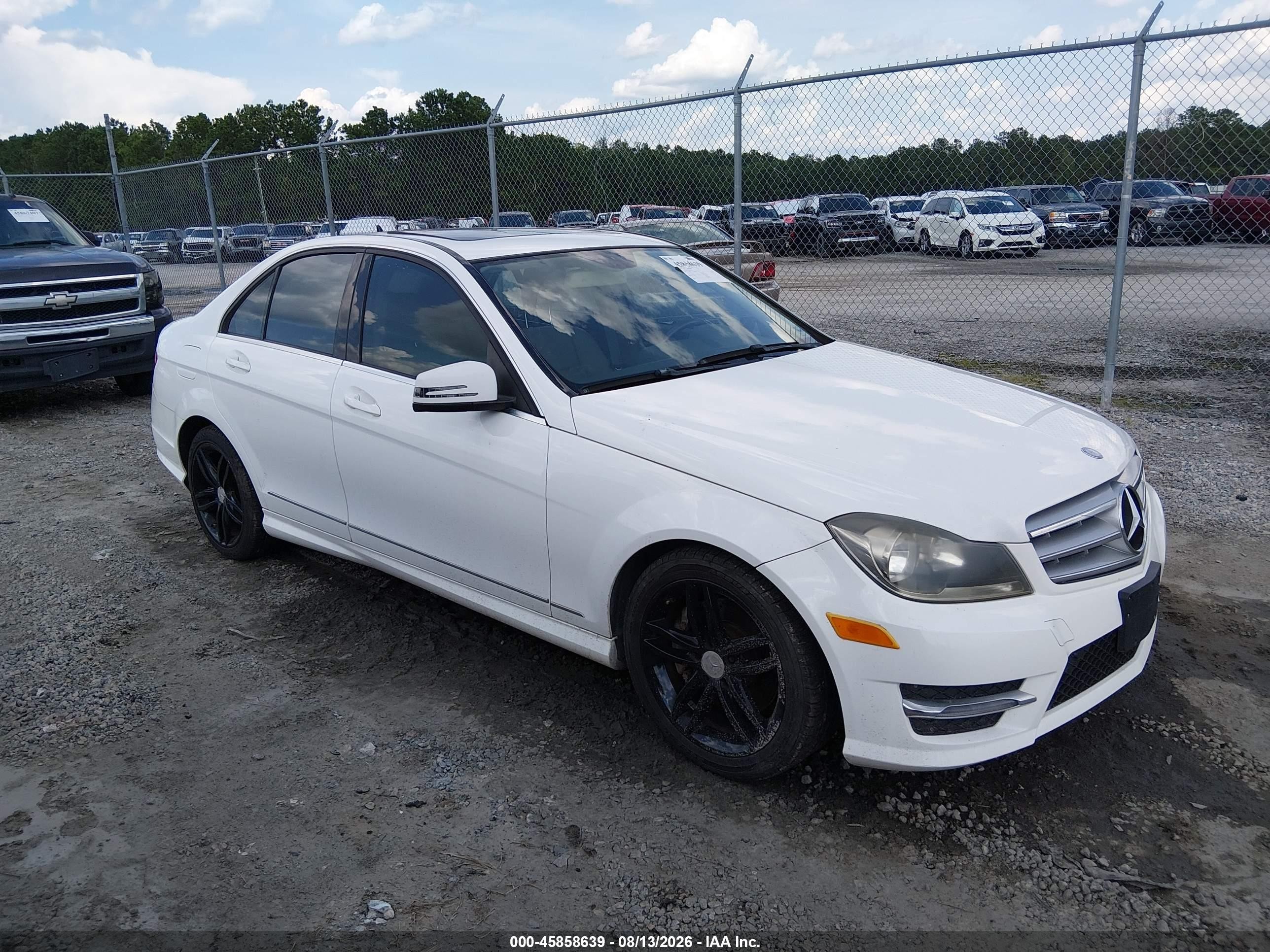 2013 Mercedes-benz C 300 Sport 4matic White vin: WDDGF8AB0DR298553