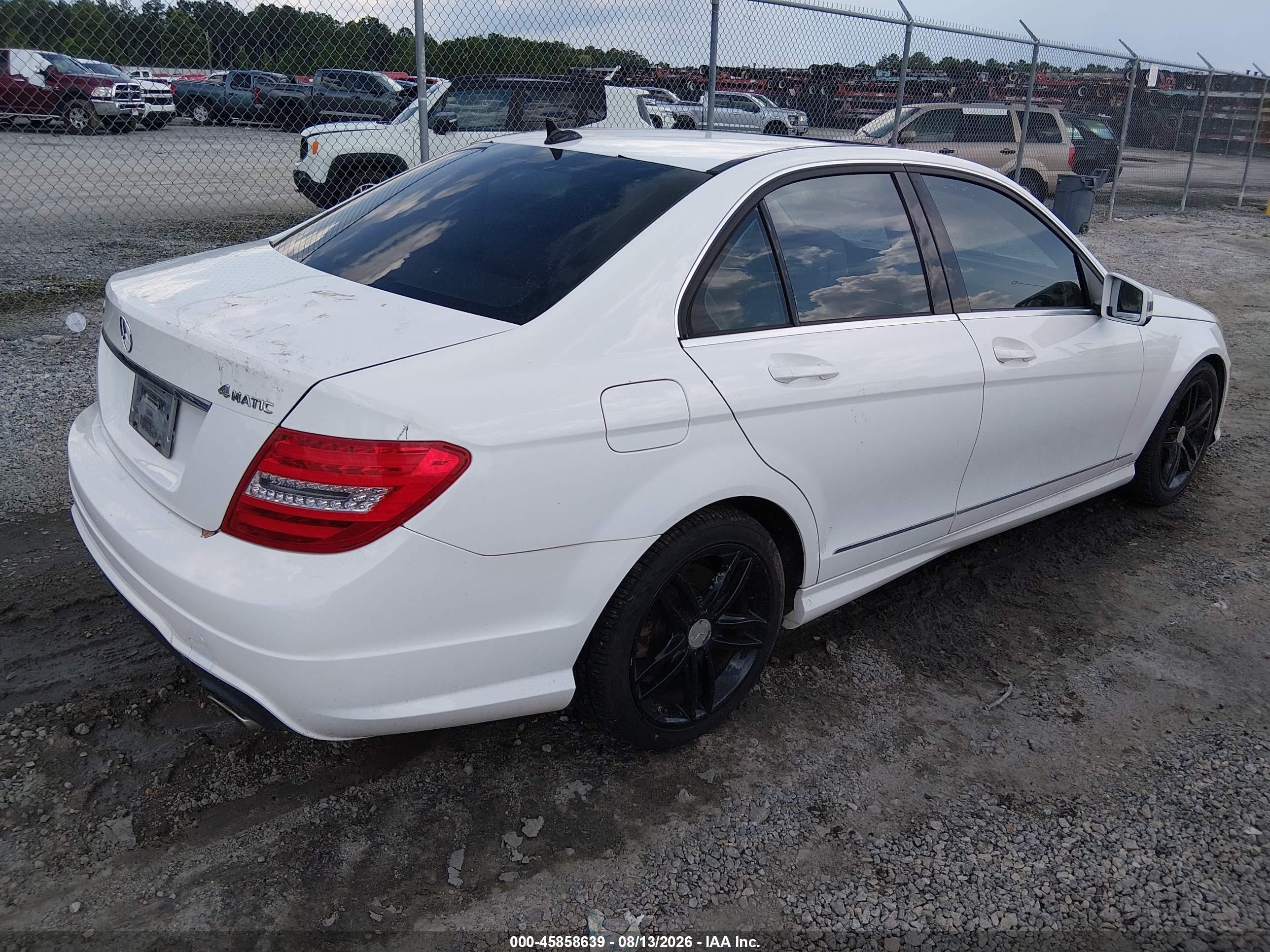 2013 Mercedes-benz C 300 Sport 4matic Белый vin: WDDGF8AB0DR298553