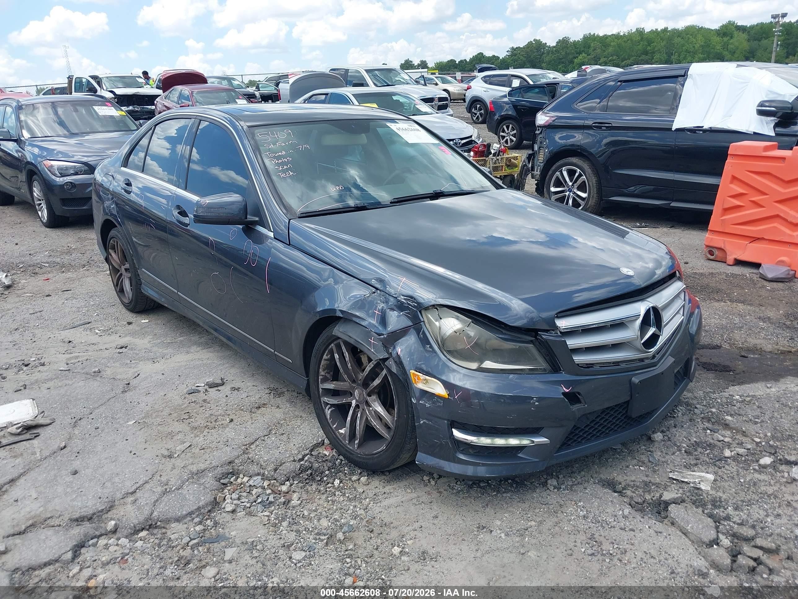 2013 Mercedes-benz C 300 Sport 4matic Синий vin: WDDGF8AB0DR300690