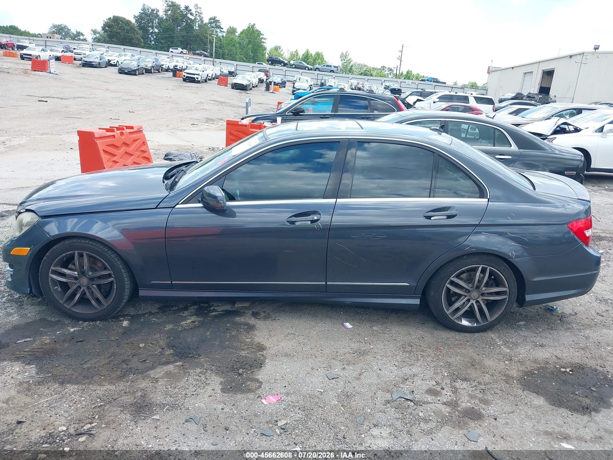 2013 Mercedes-benz C 300 Sport 4matic Синий vin: WDDGF8AB0DR300690