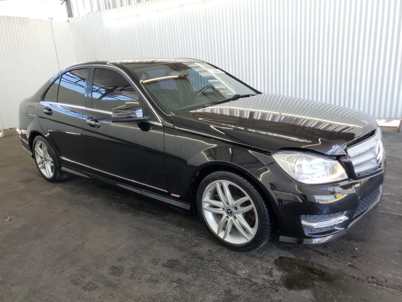 2014 Mercedes-benz C 300 4matic Черный vin: WDDGF8AB0EG223235 Damage: Right Front Fender, Heavy Scratch, 1/2 To 1 Inch