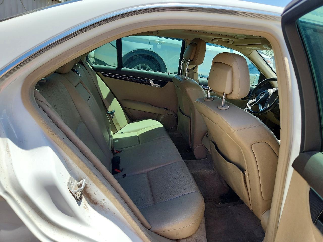 2014 Mercedes-benz C 300 4matic White vin: WDDGF8AB0ER307057
