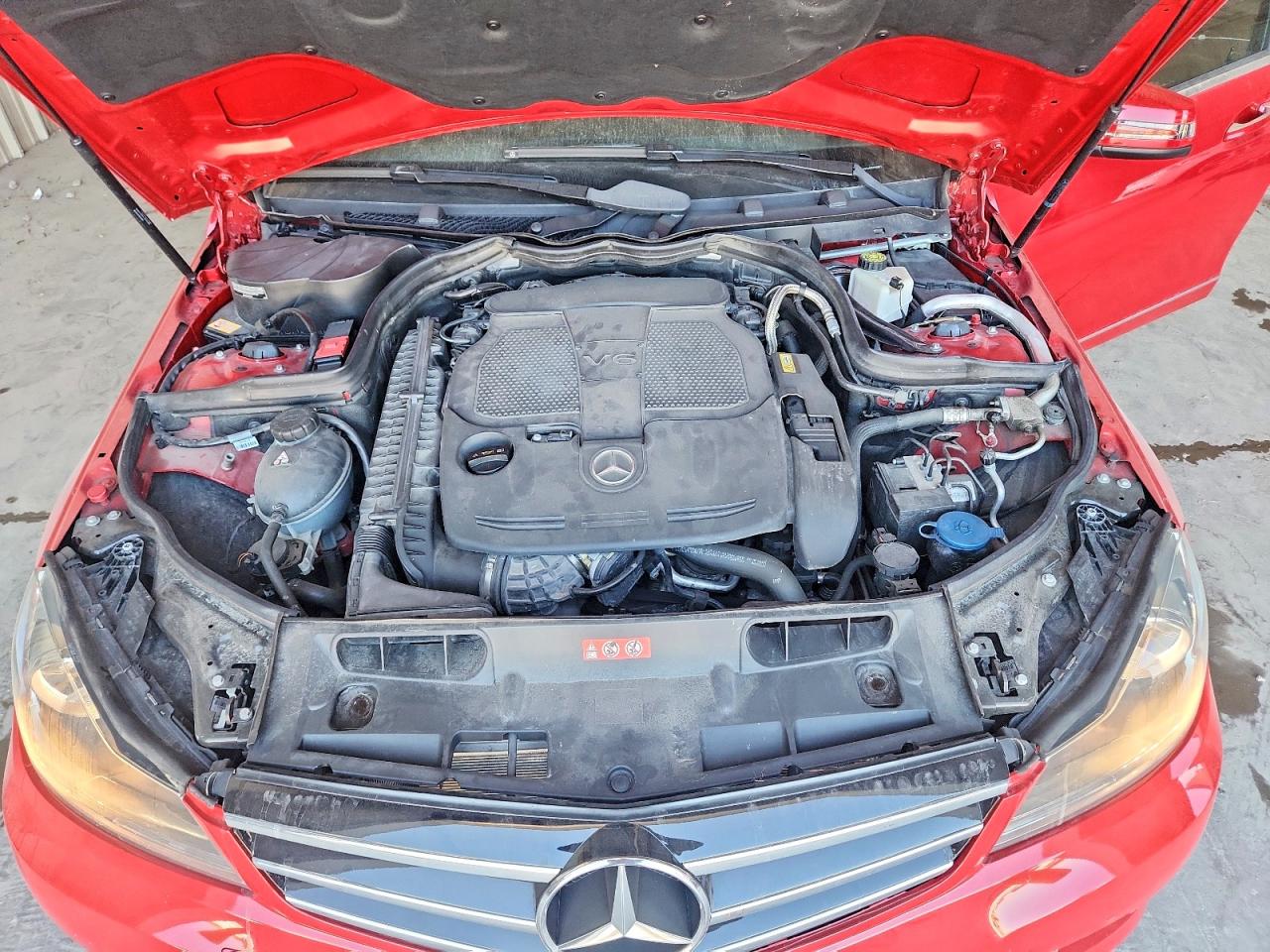 2014 Mercedes-benz C 300 4matic Красный vin: WDDGF8AB0ER308872