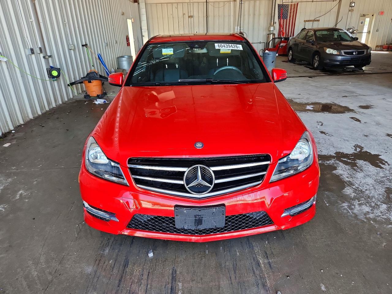2014 Mercedes-benz C 300 4matic Красный vin: WDDGF8AB0ER308872