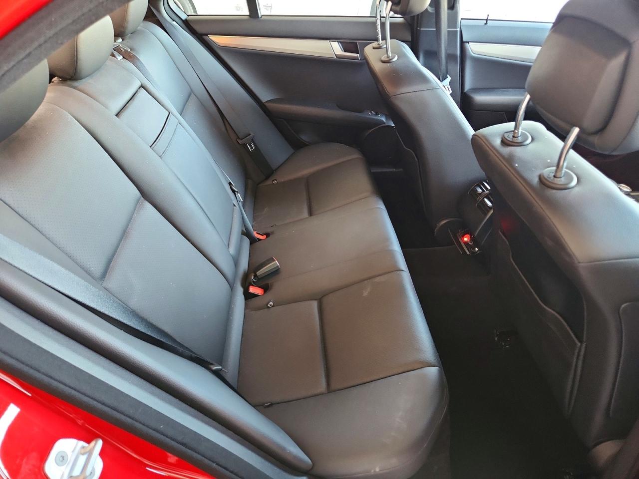 2014 Mercedes-benz C 300 4matic Красный vin: WDDGF8AB0ER308872