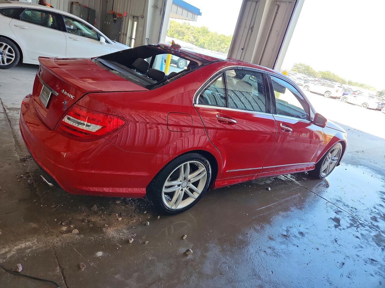 2014 Mercedes-benz C 300 4matic Красный vin: WDDGF8AB0ER308872