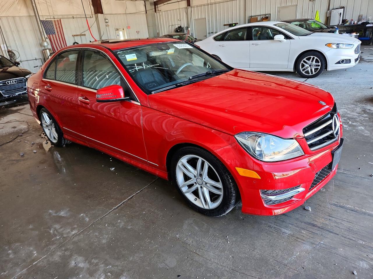 2014 Mercedes-benz C 300 4matic Красный vin: WDDGF8AB0ER308872