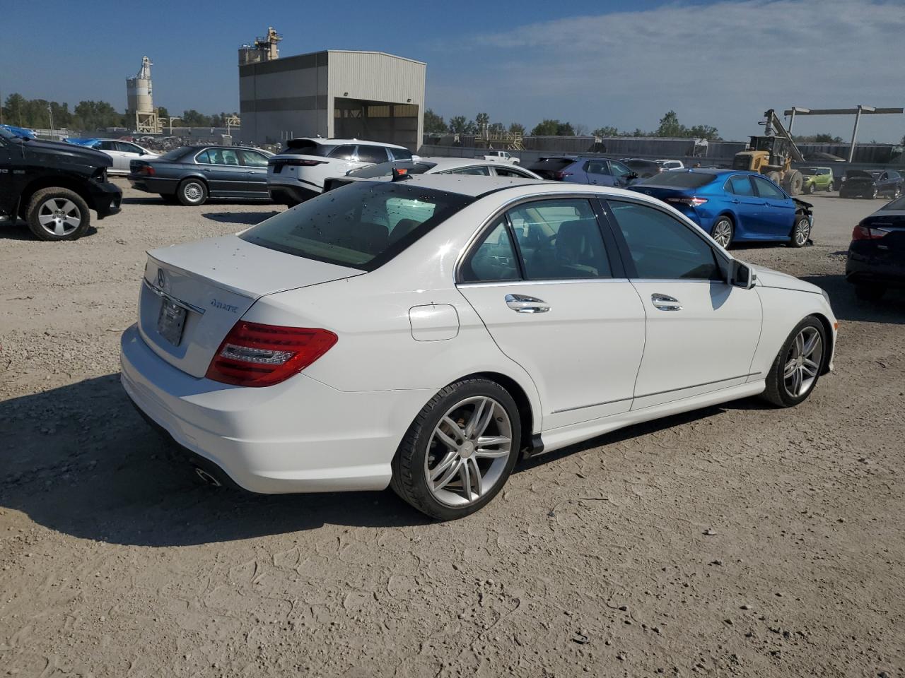 2013 Mercedes-benz 300-class White vin: WDDGF8AB1DA783752