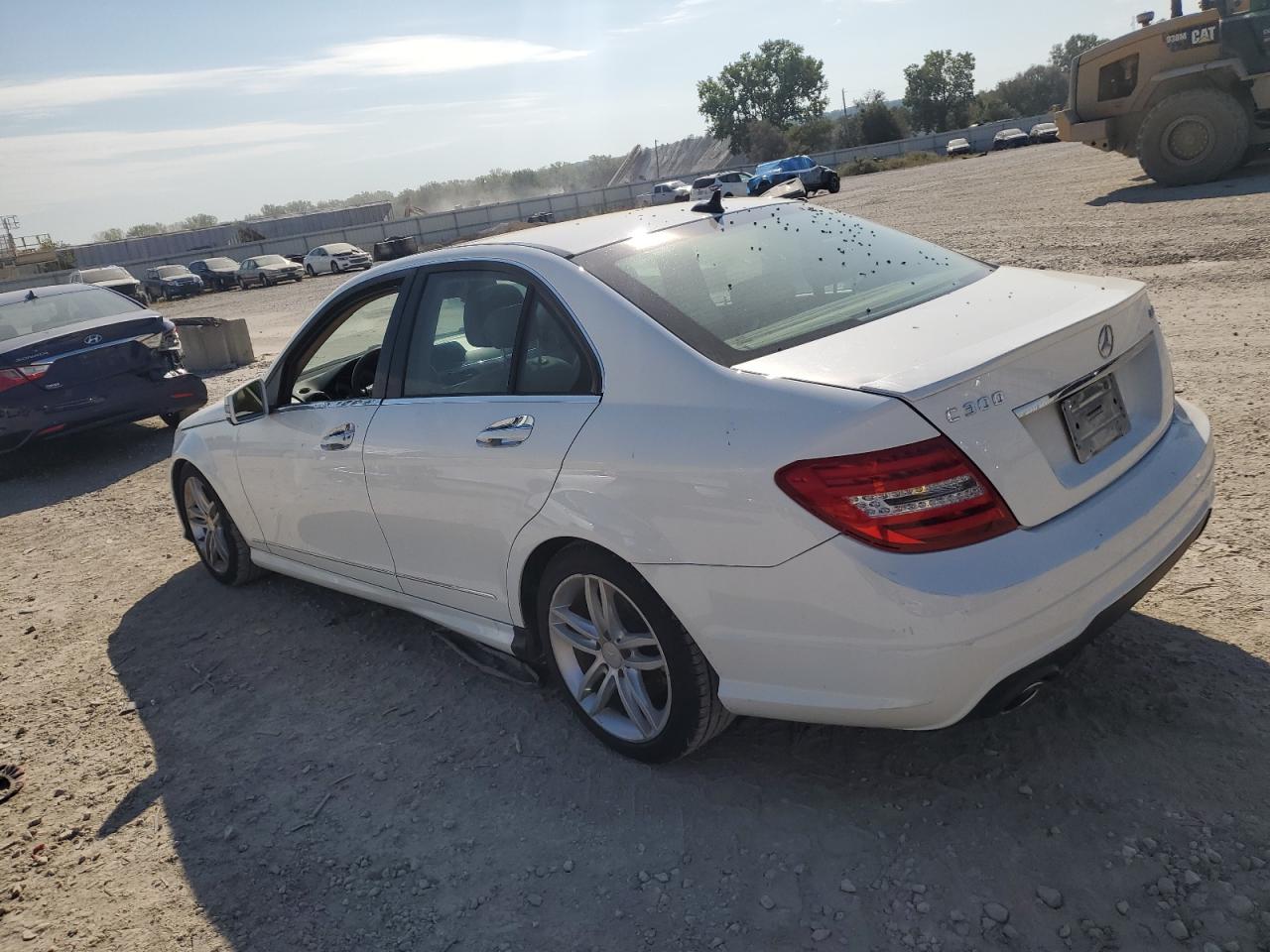 2013 Mercedes-benz 300-class White vin: WDDGF8AB1DA783752