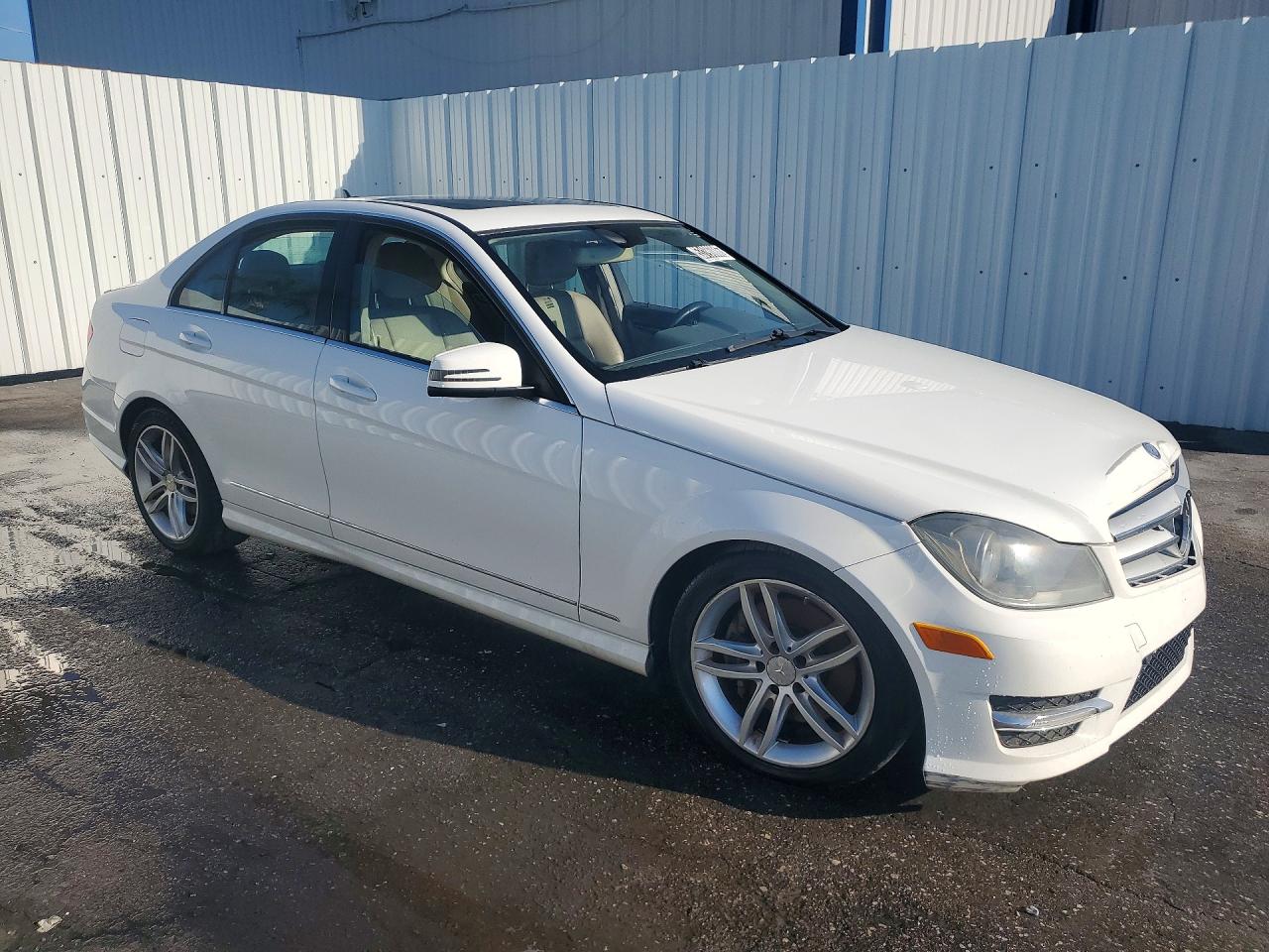 2013 Mercedes-benz C 300 4matic White vin: WDDGF8AB1DA814109