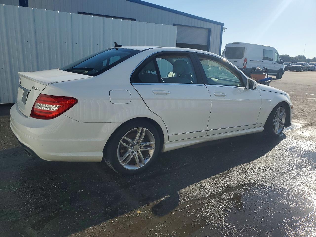 2013 Mercedes-benz C 300 4matic White vin: WDDGF8AB1DA814109