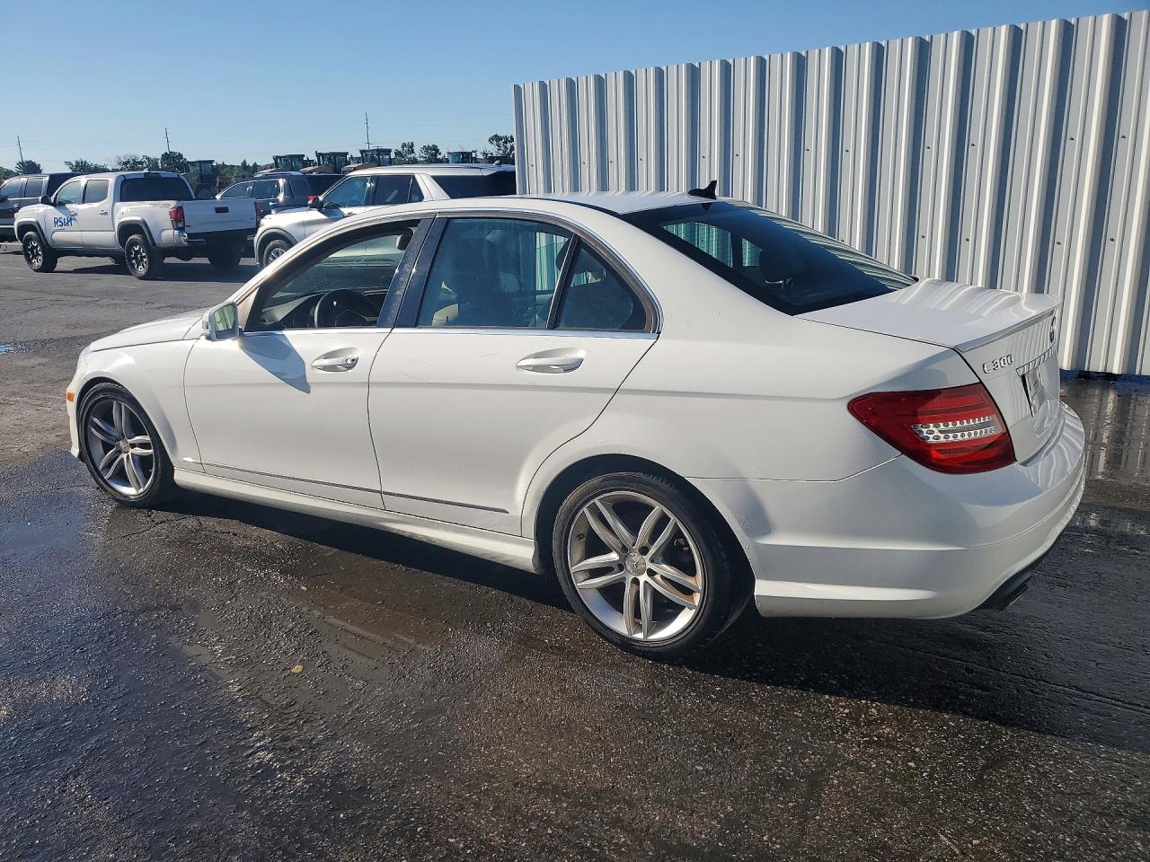 2013 Mercedes-benz C 300 4matic White vin: WDDGF8AB1DA814109