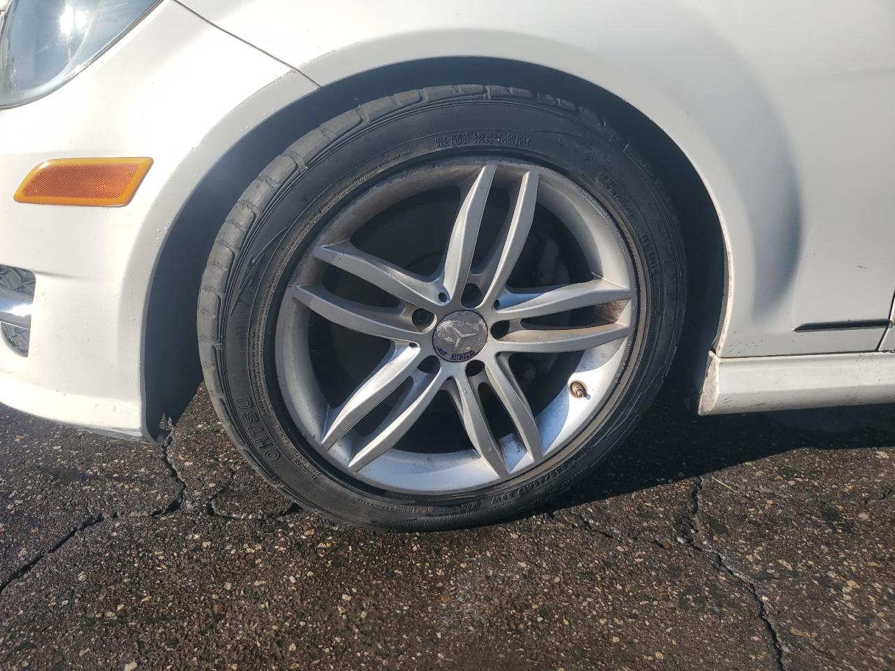 2013 Mercedes-benz C 300 4matic White vin: WDDGF8AB1DA814109 Damage: Left Front Wheel, Curb Rash, > 12 Inches